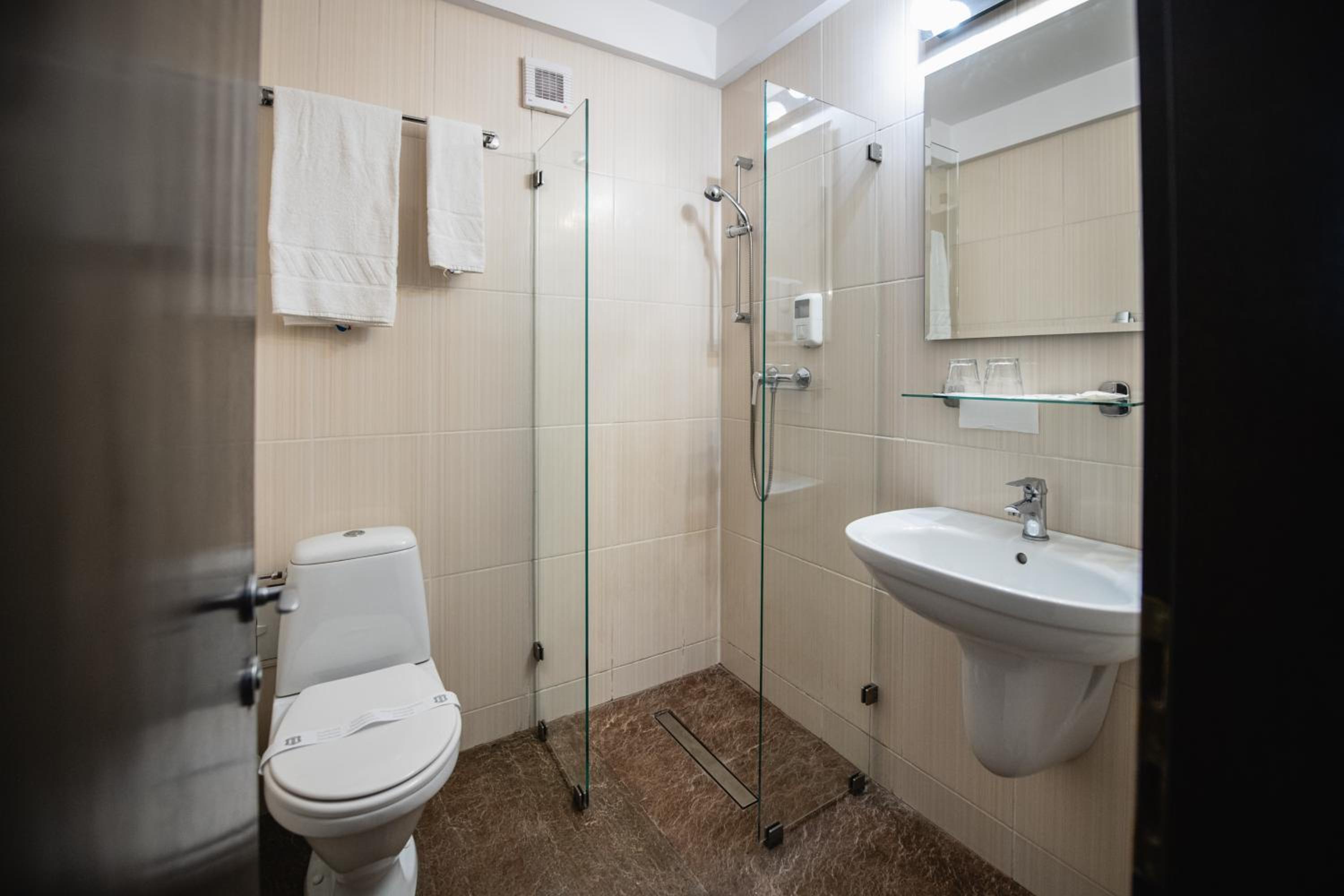 Double Room - Photo 7