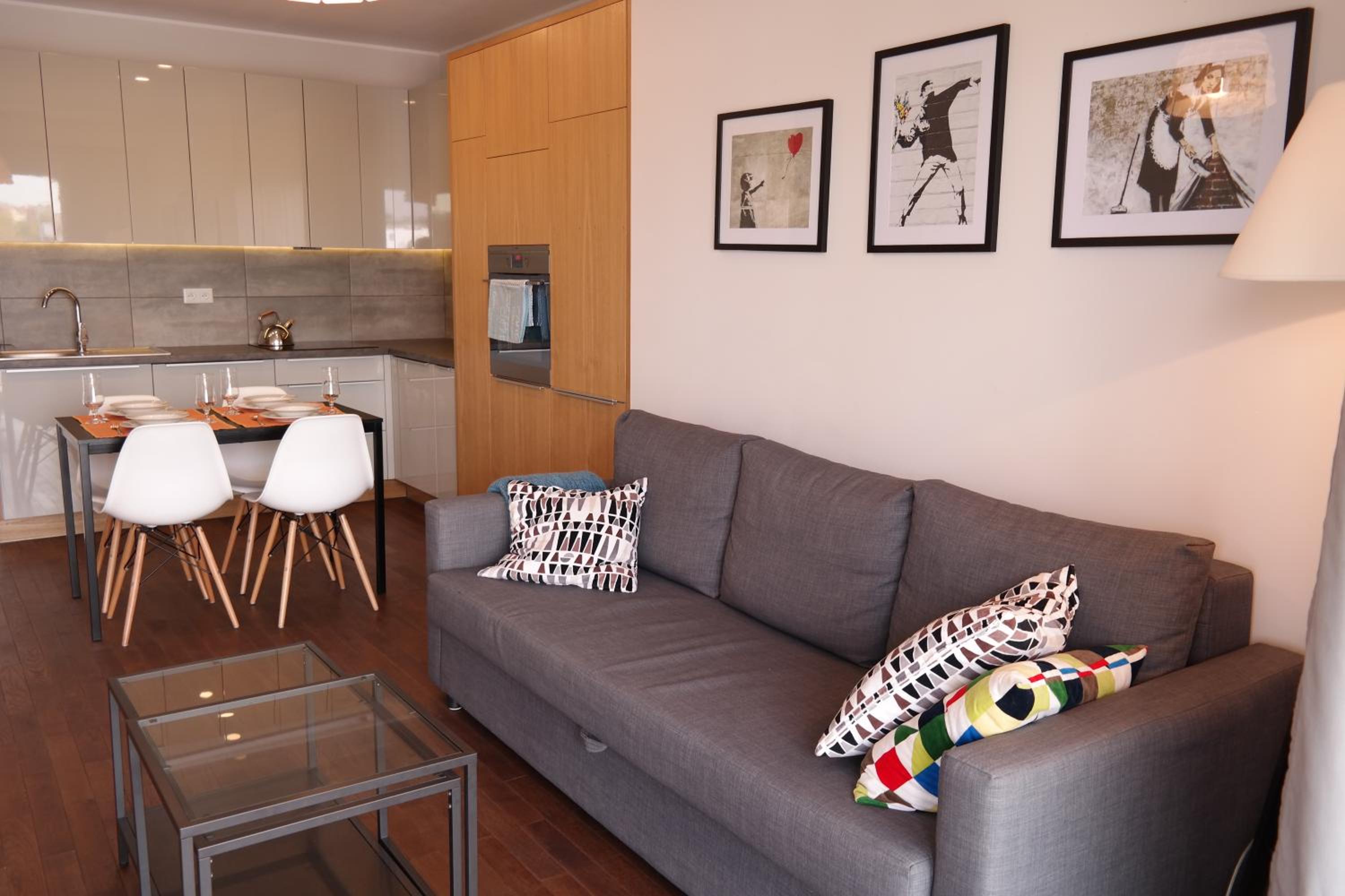 One-Bedroom Apartment - Photo 1