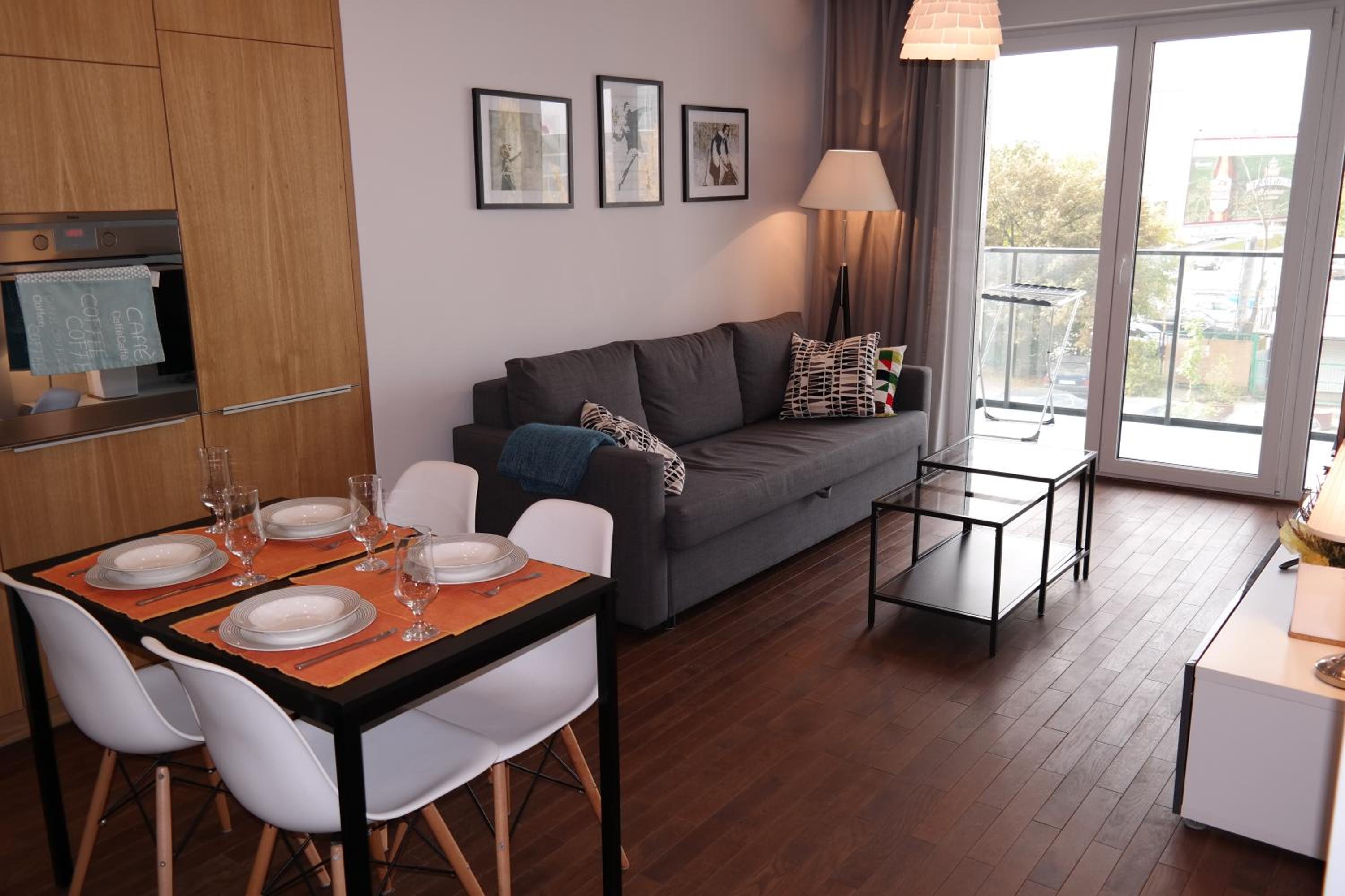 One-Bedroom Apartment - Photo 2