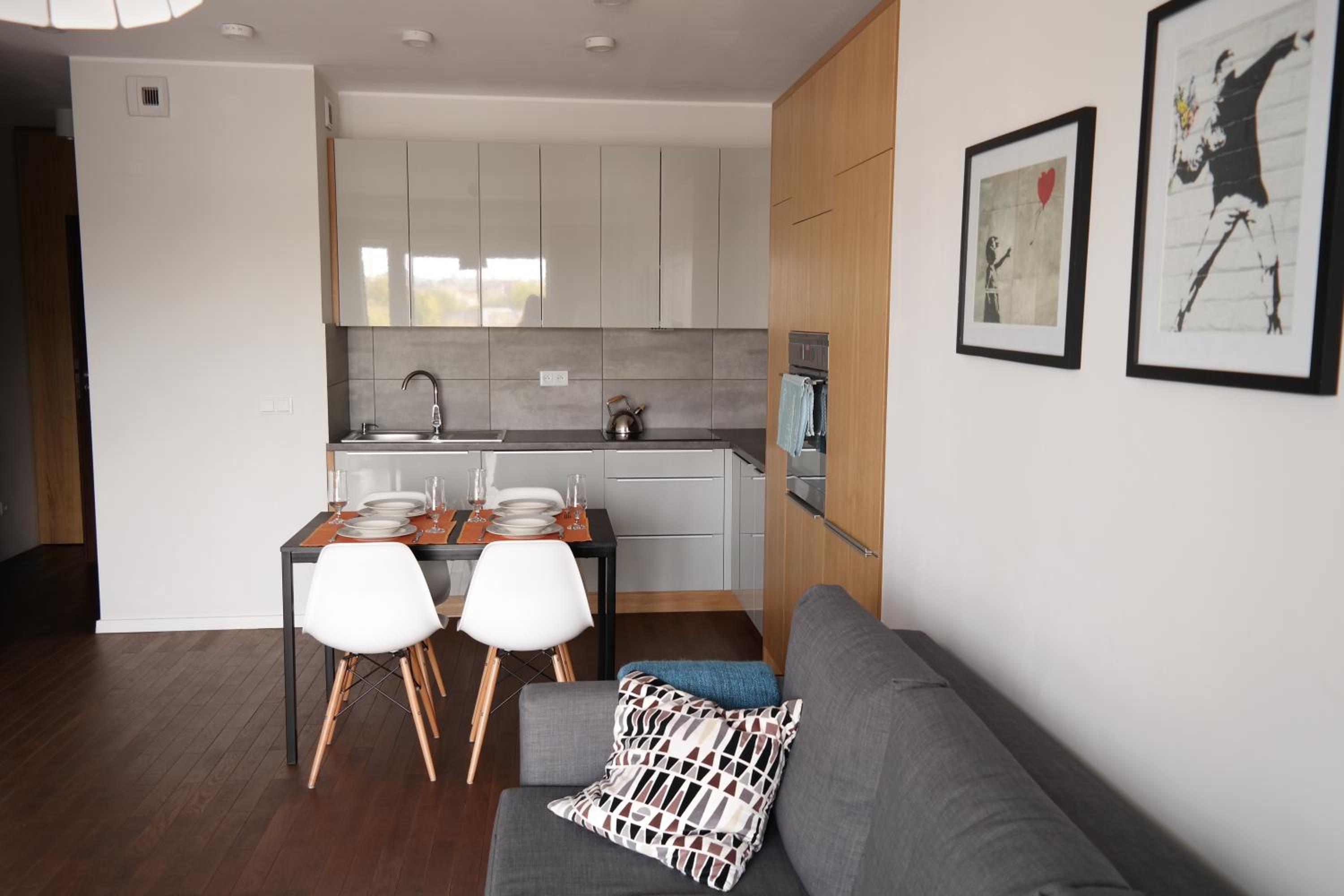 One-Bedroom Apartment - Photo 3