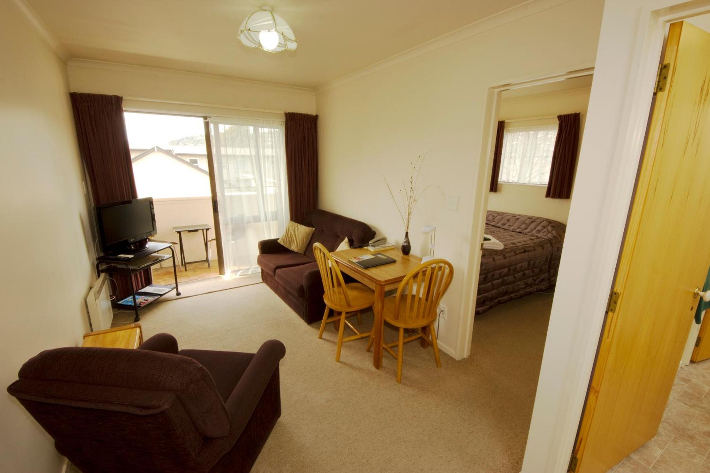 One-Bedroom Apartment photo 1