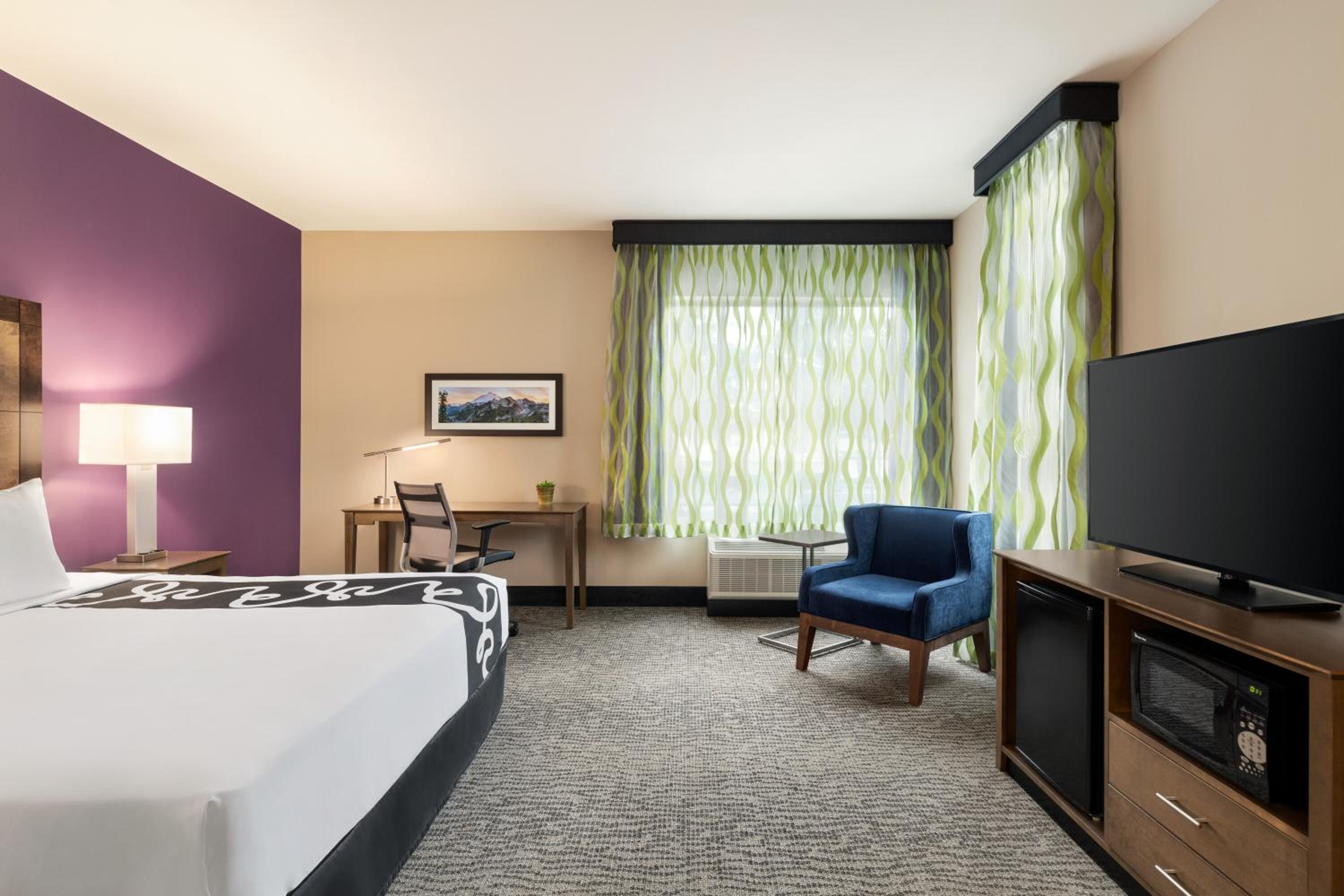 King Room with Hearing Impaired Access - Non-Smoking - Photo 5