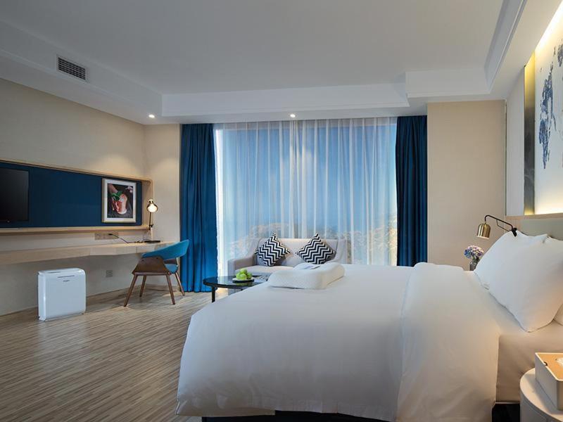 Guest Room with King Bed photo 1