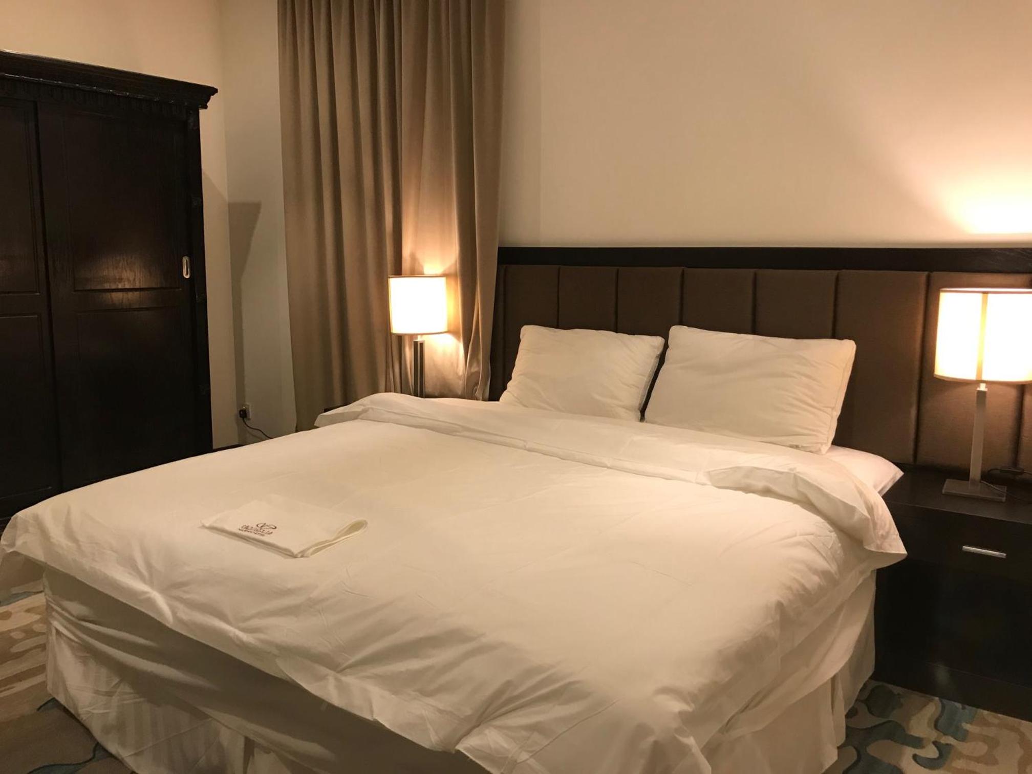 Deluxe Room (2 Adults + 1 Child)