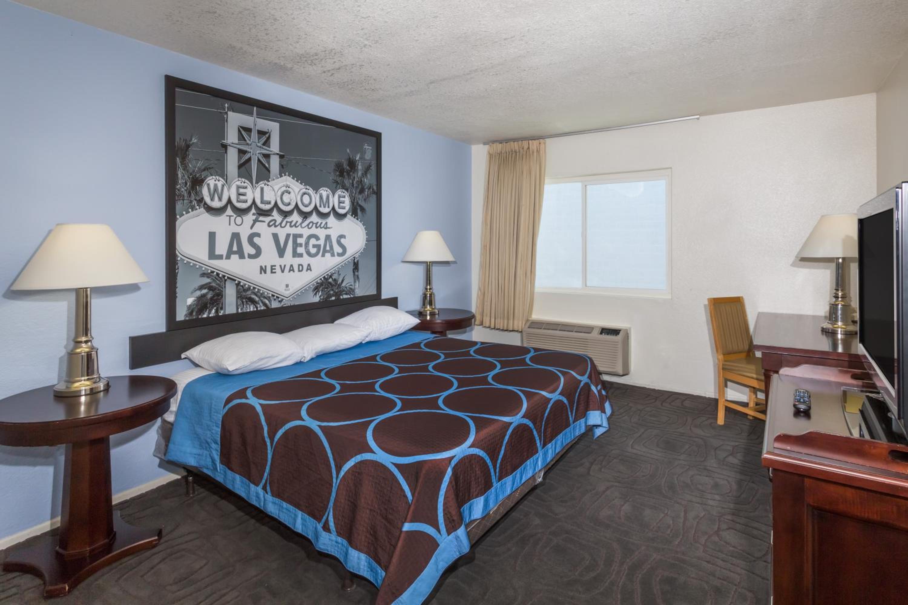 Queen Room - Non-Smoking - Photo 2