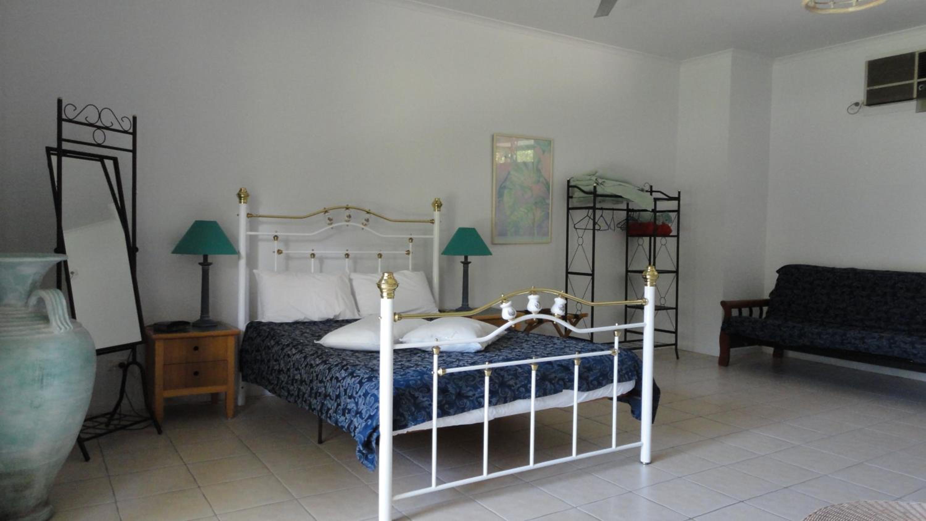 Rosella Family Room with Pool View and Shared Bathroom Facilities photo 1