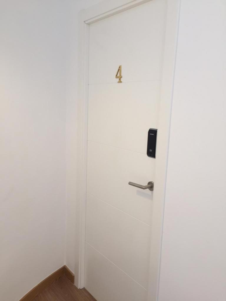 Twin Room with Balcony - Photo 13