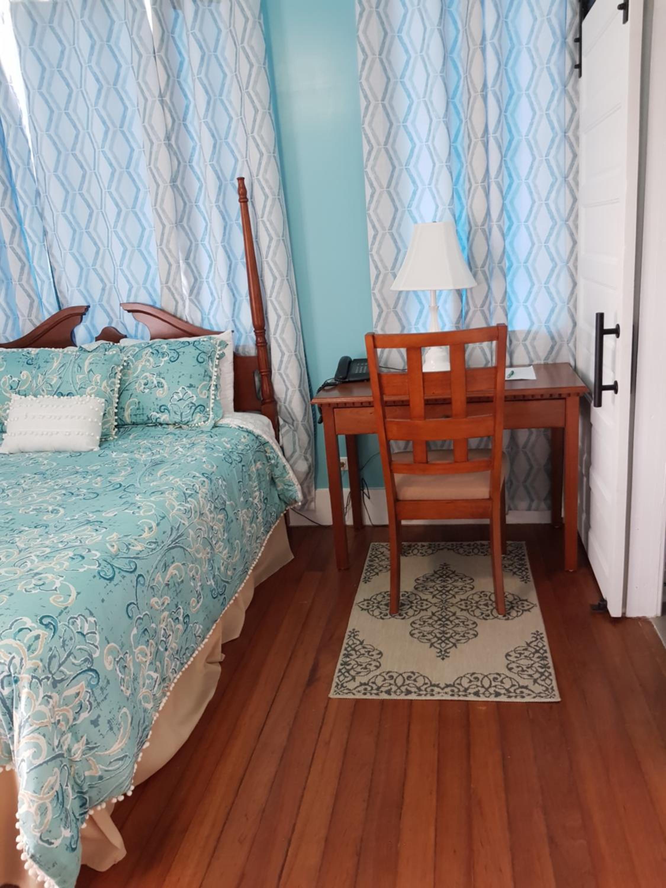 Superior Colonial Queen Room - 1 Queen Bed (Veranda Access) - Photo 2