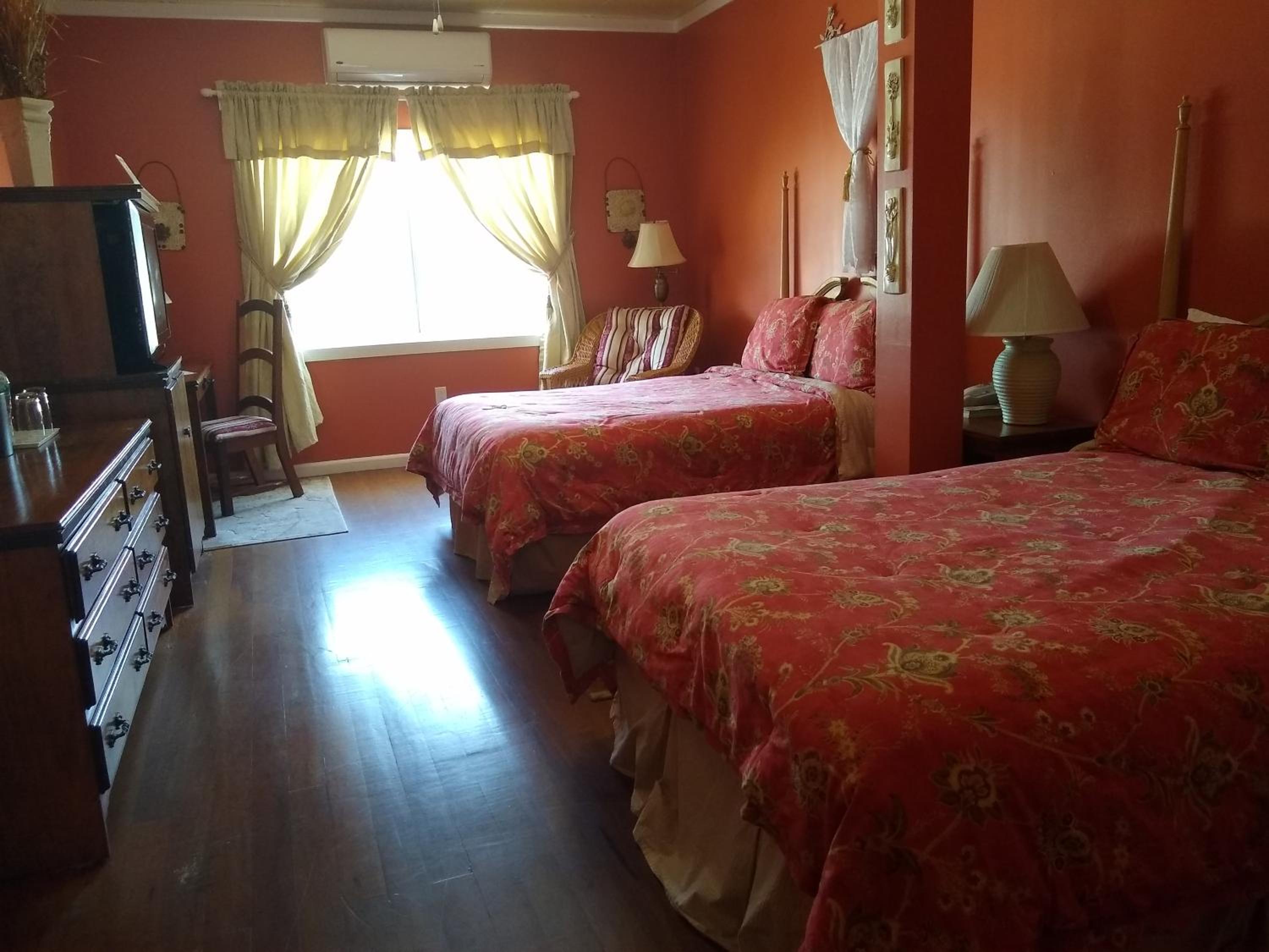 Deluxe Colonial Room - 2 Double Beds (Verandah Access) - Photo 10