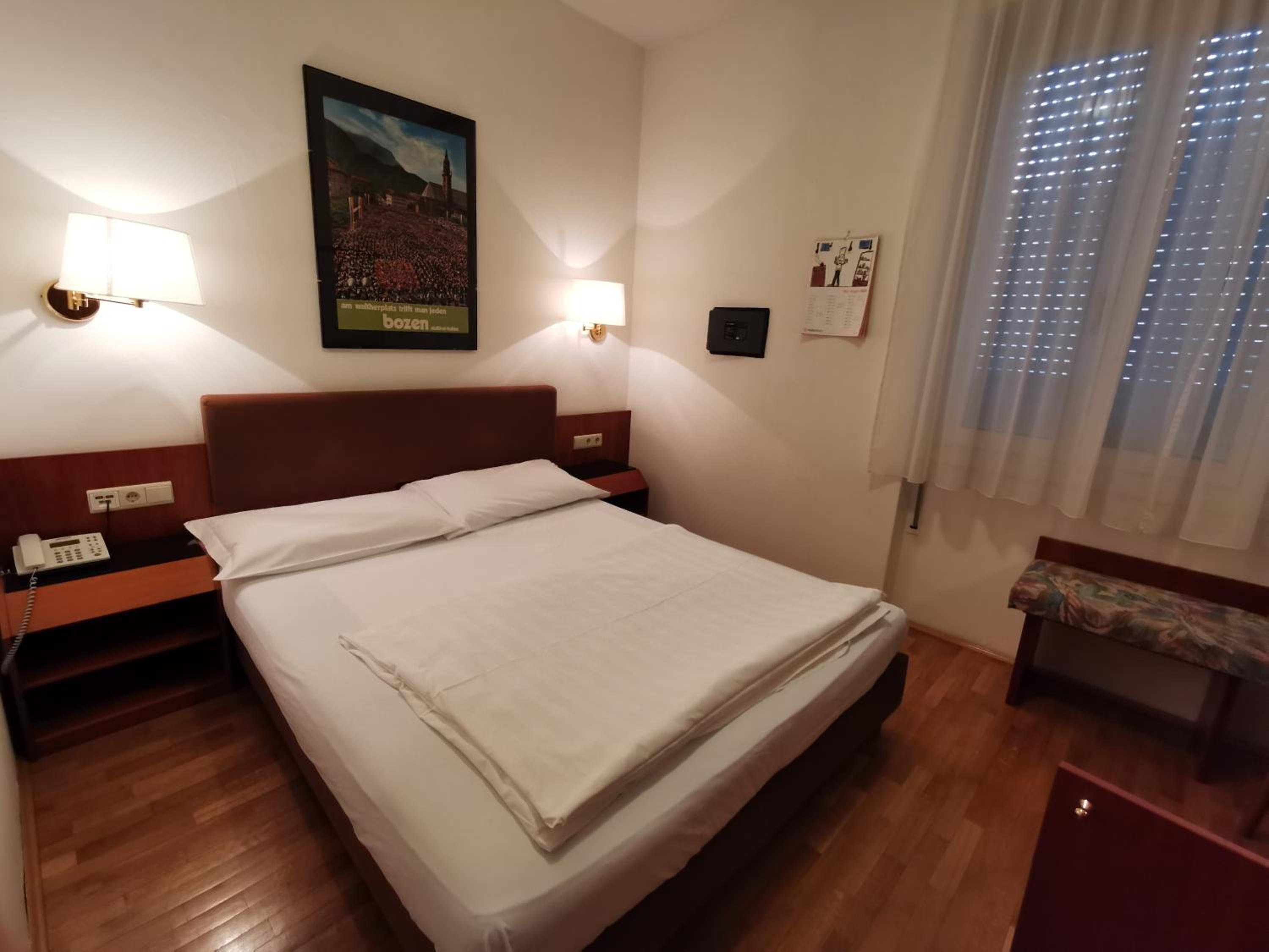 Budget Double Room photo 3