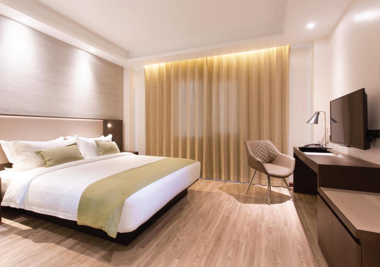 Deluxe King Room