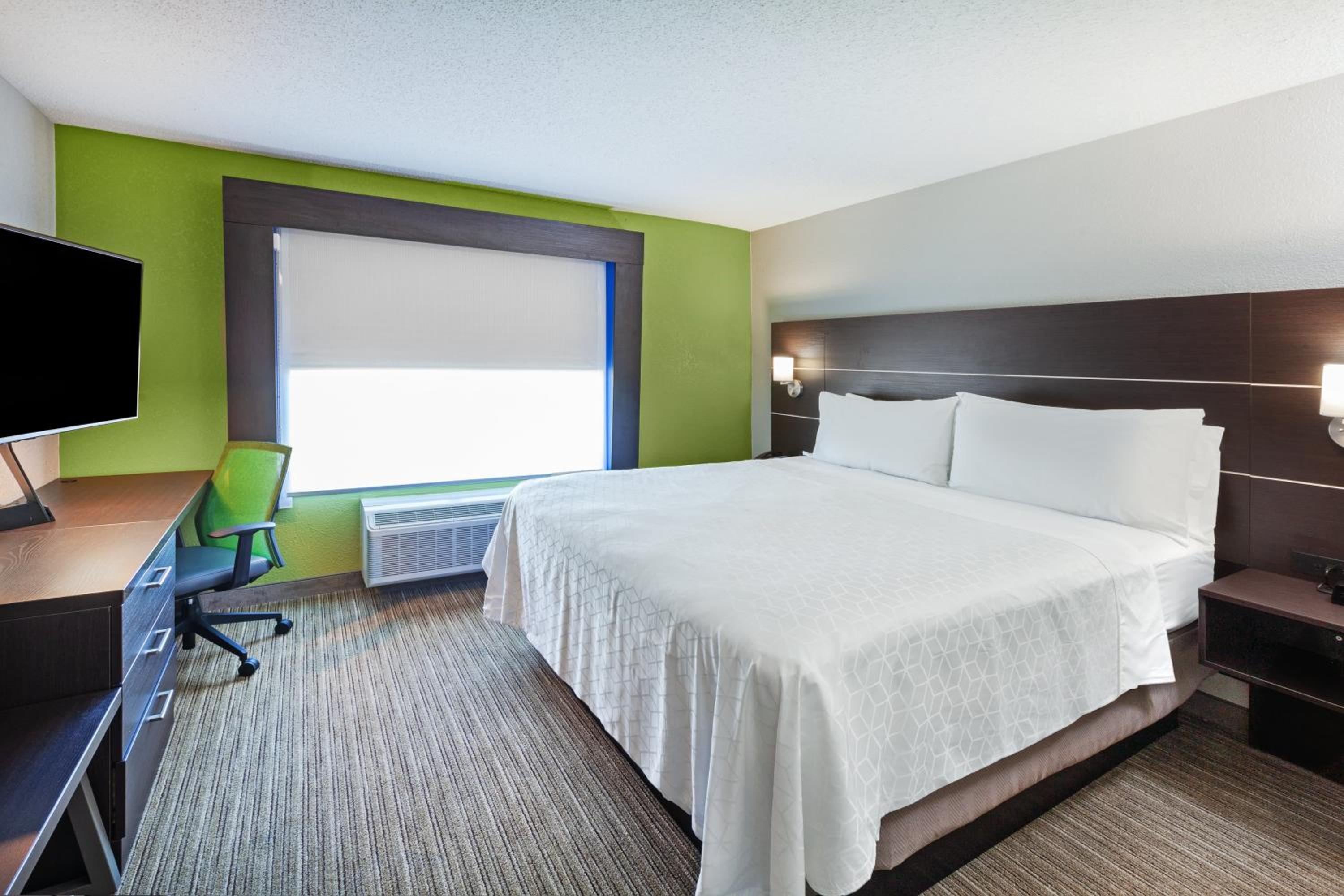 Standard King Room - Photo 4