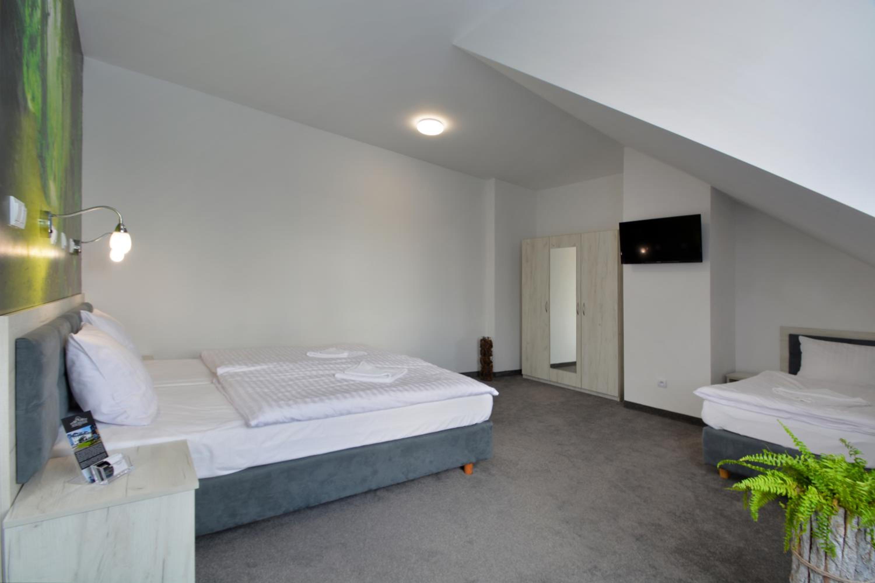Quadruple Room - Photo 3
