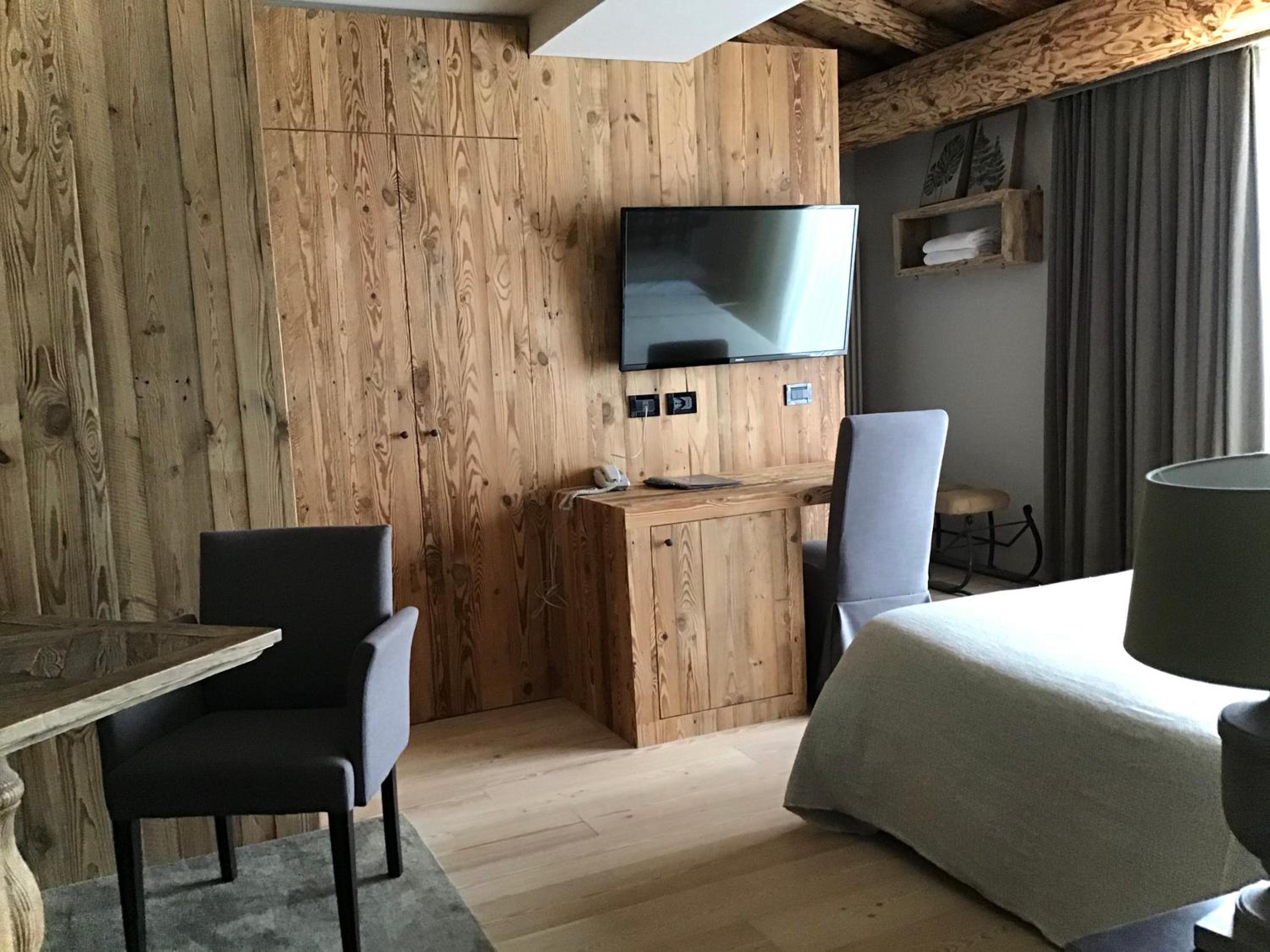 Deluxe Junior Suite - Photo 6