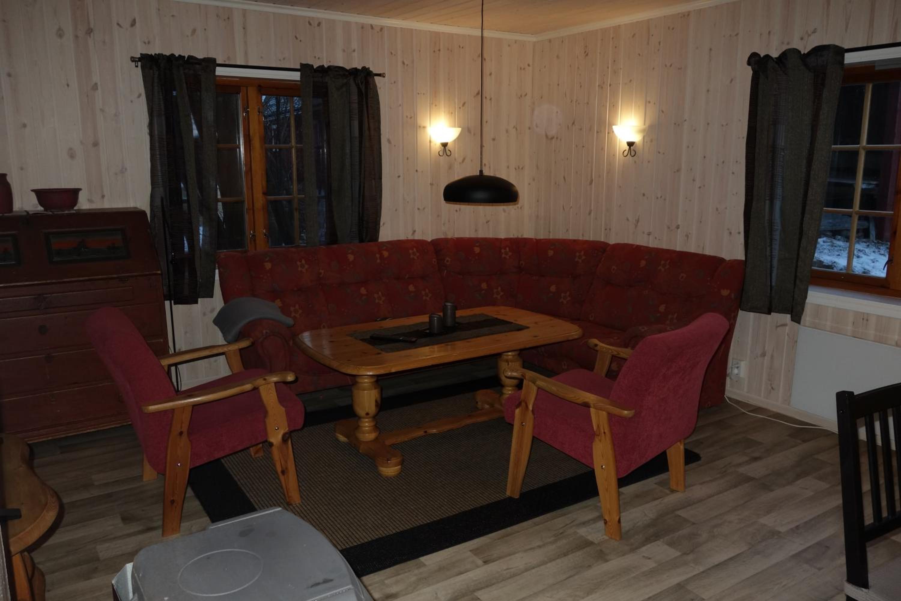 Three-Bedroom Cottage - Photo 8