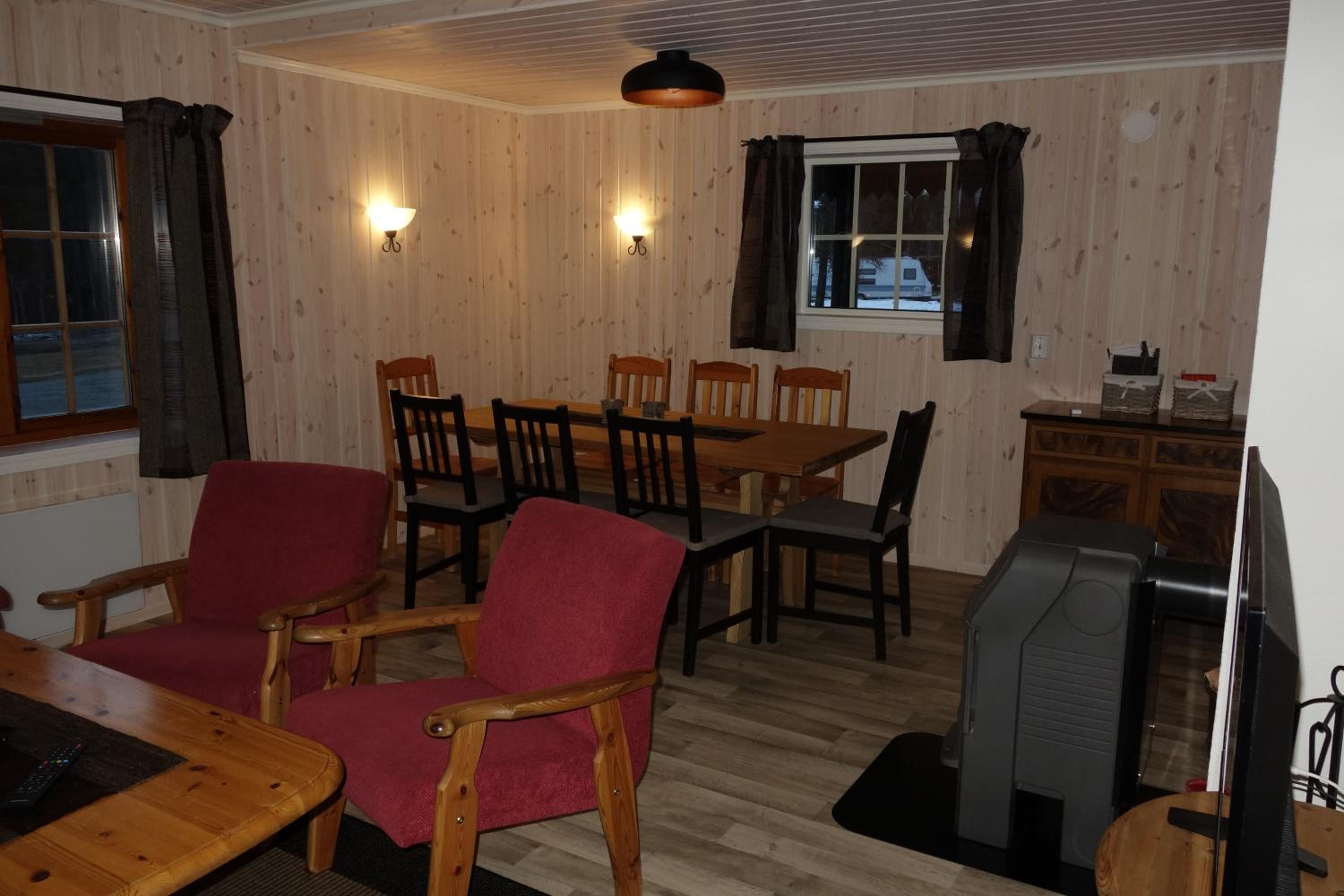 Three-Bedroom Cottage - Photo 4