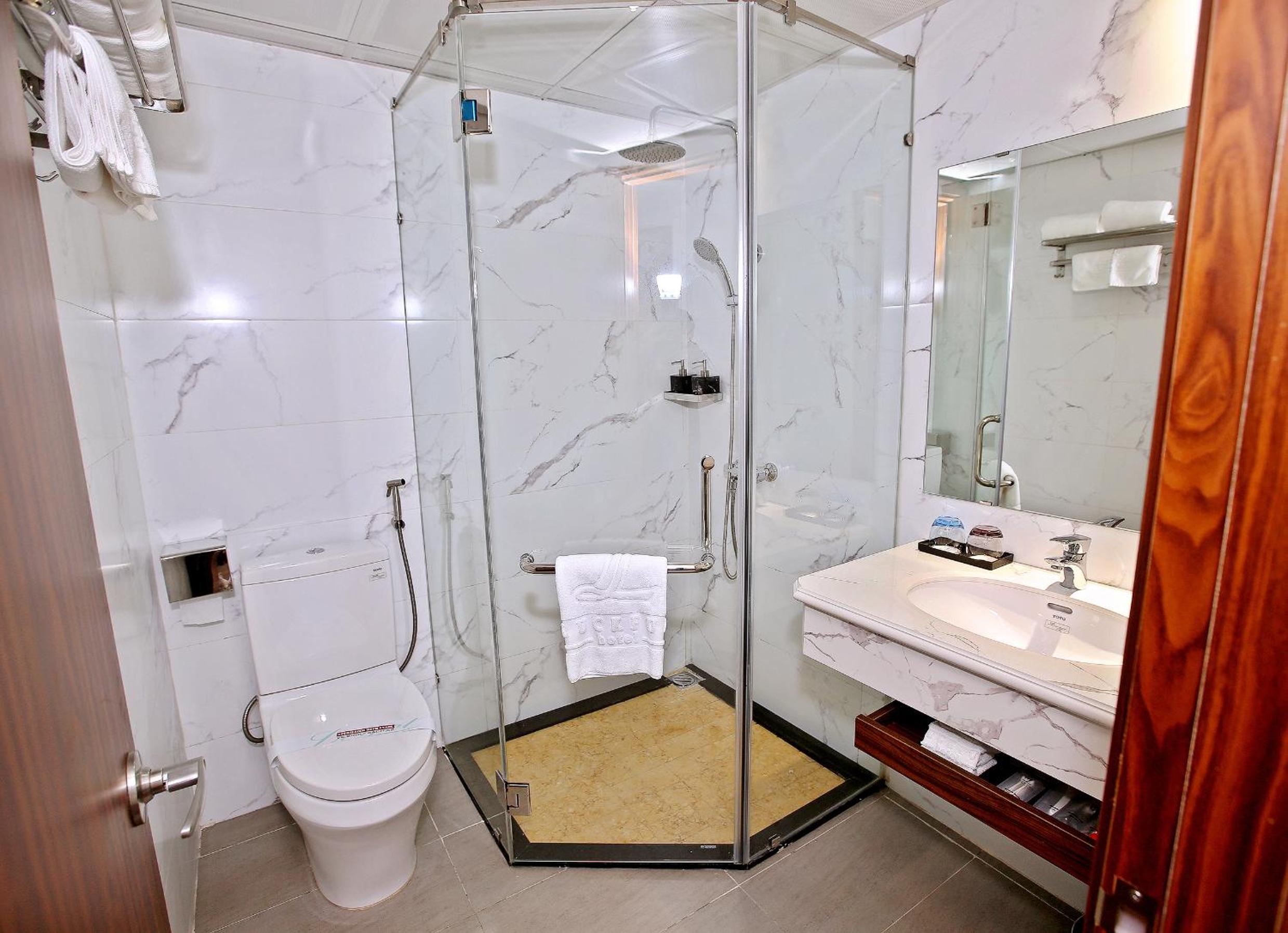 Standard Queen Room