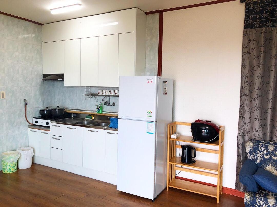 One-Bedroom House - Photo 11