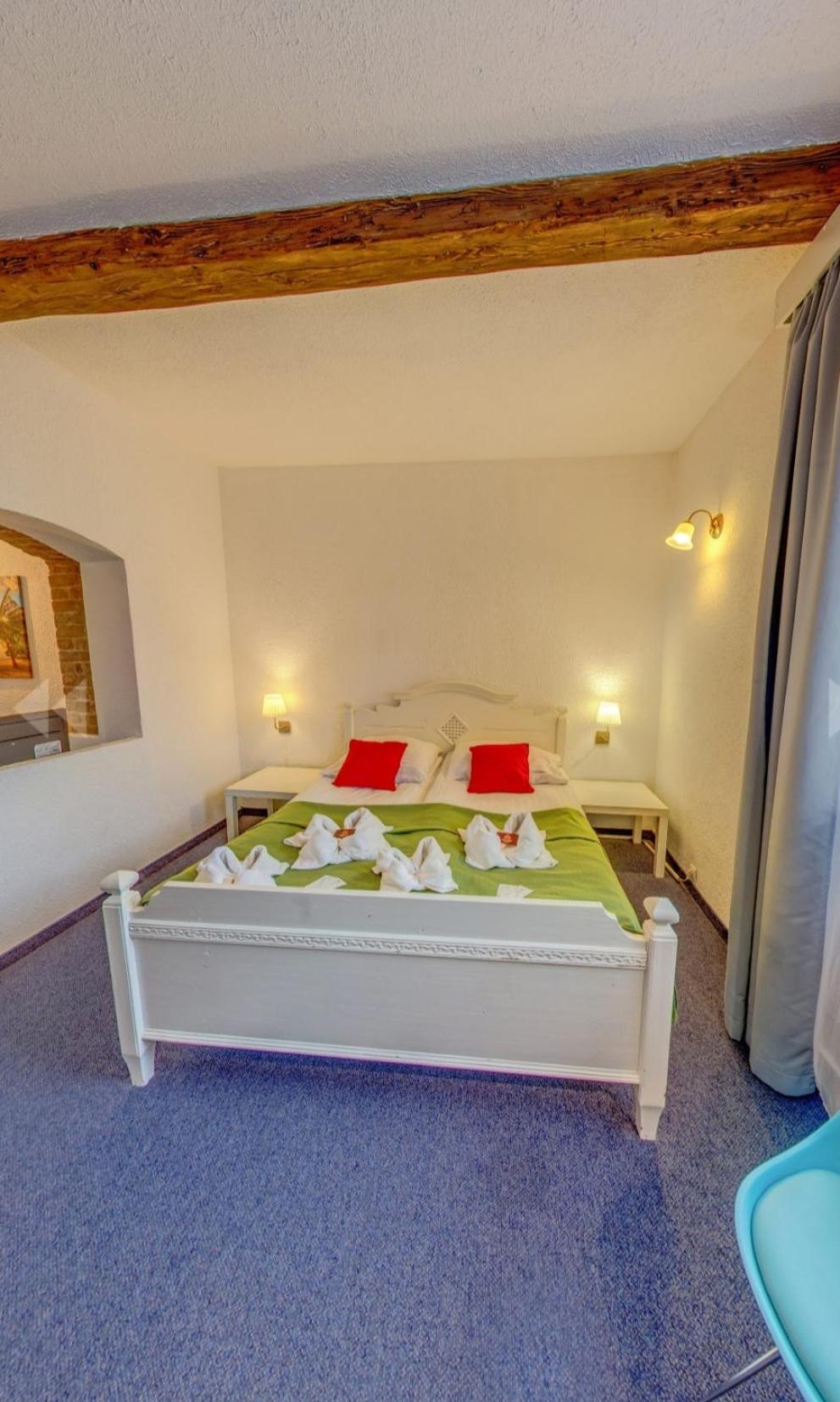 One-Bedroom Apartment - Photo 1