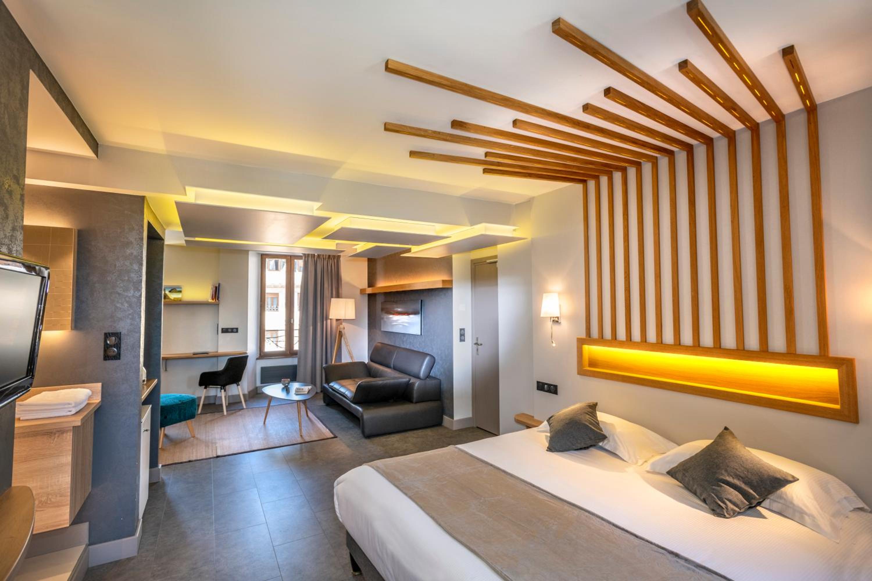 Superior King Suite photo 1
