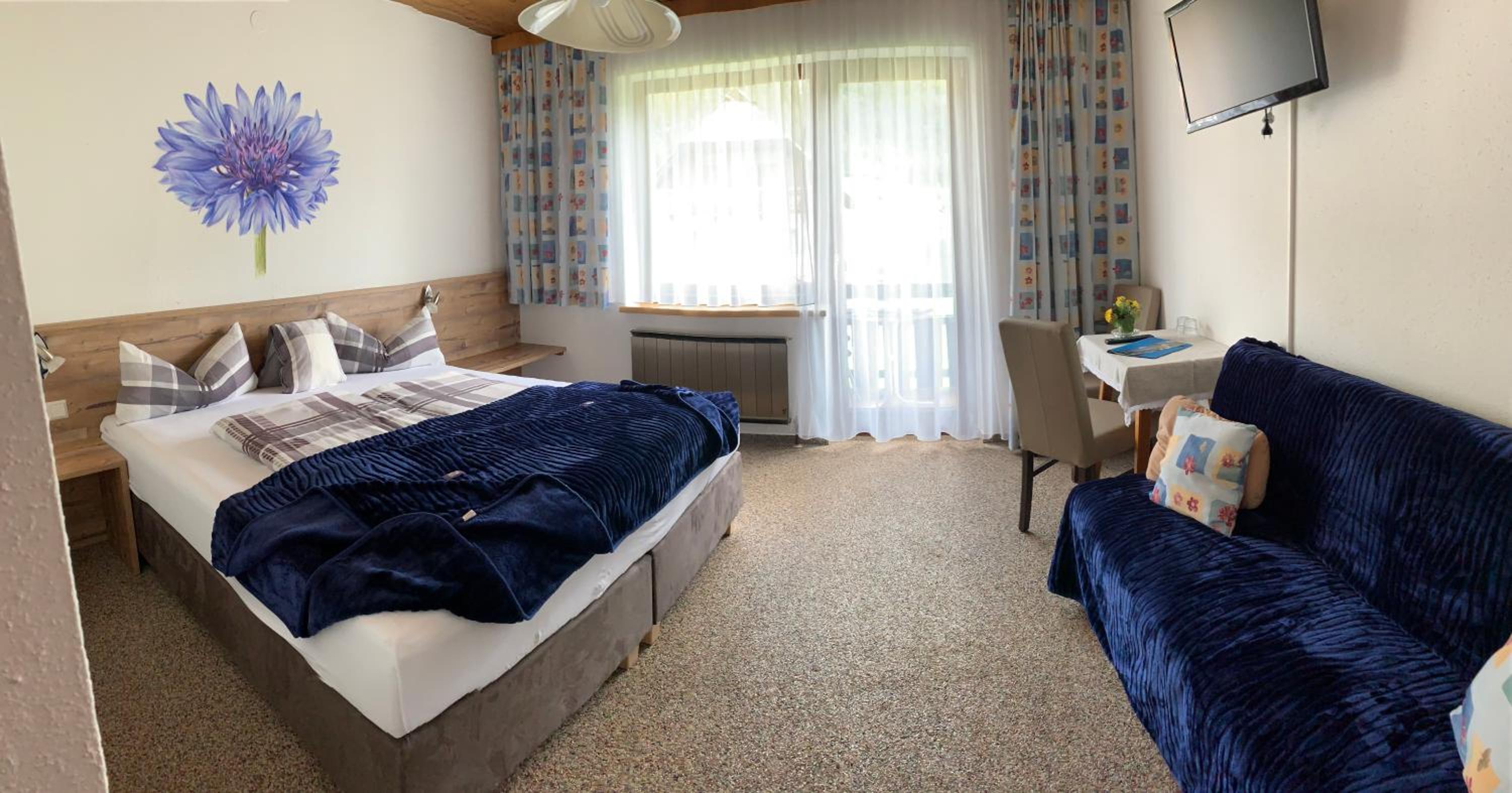 Double Room with Balcony and Lake View