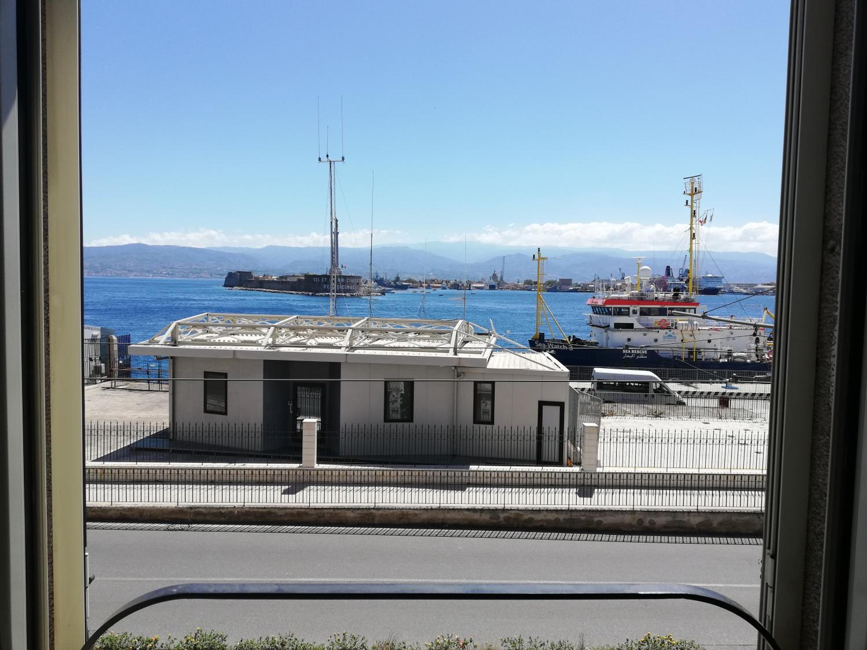 Double Room with Sea View - Photo 2