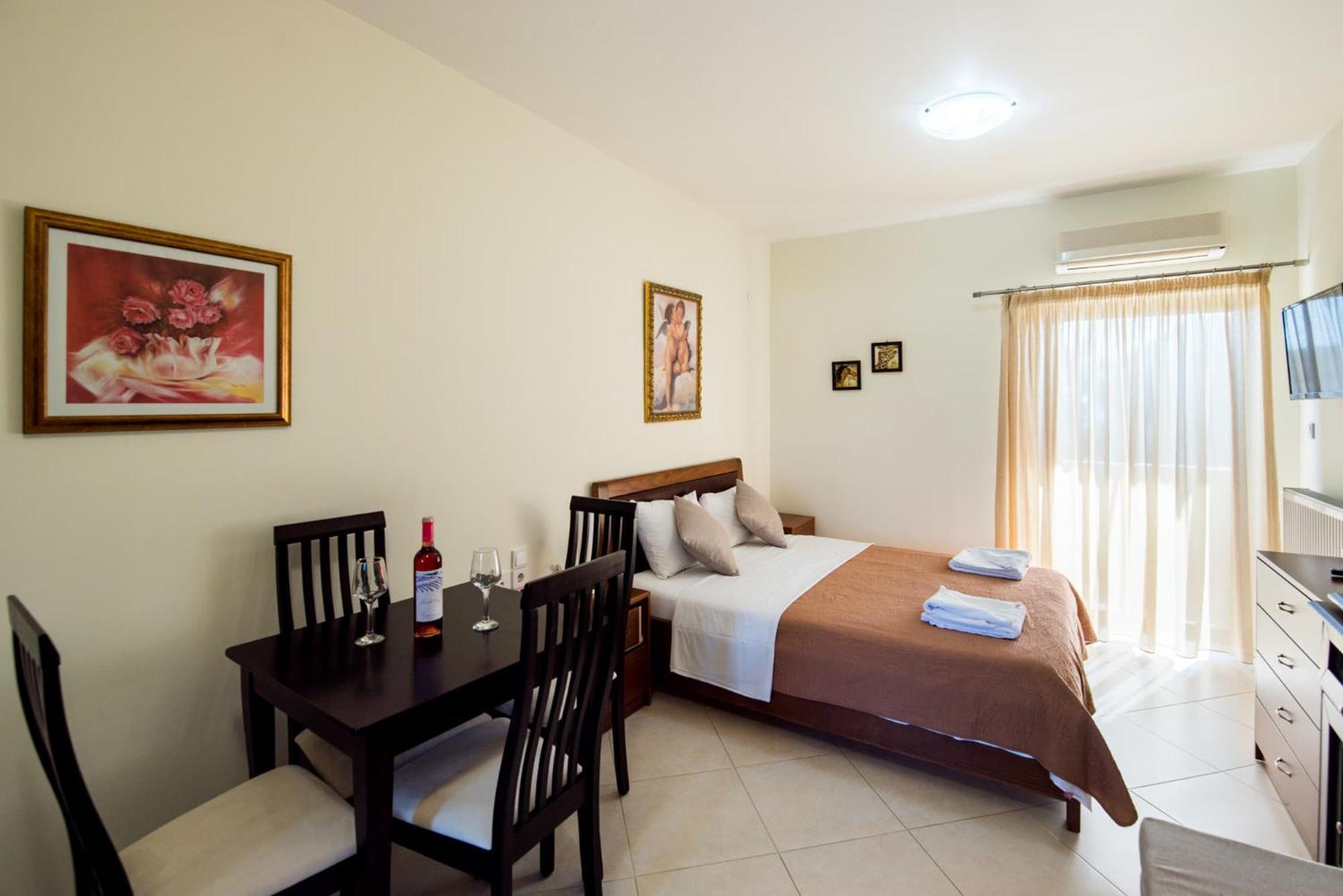 Double or Twin Room with Side Sea View photo 1
