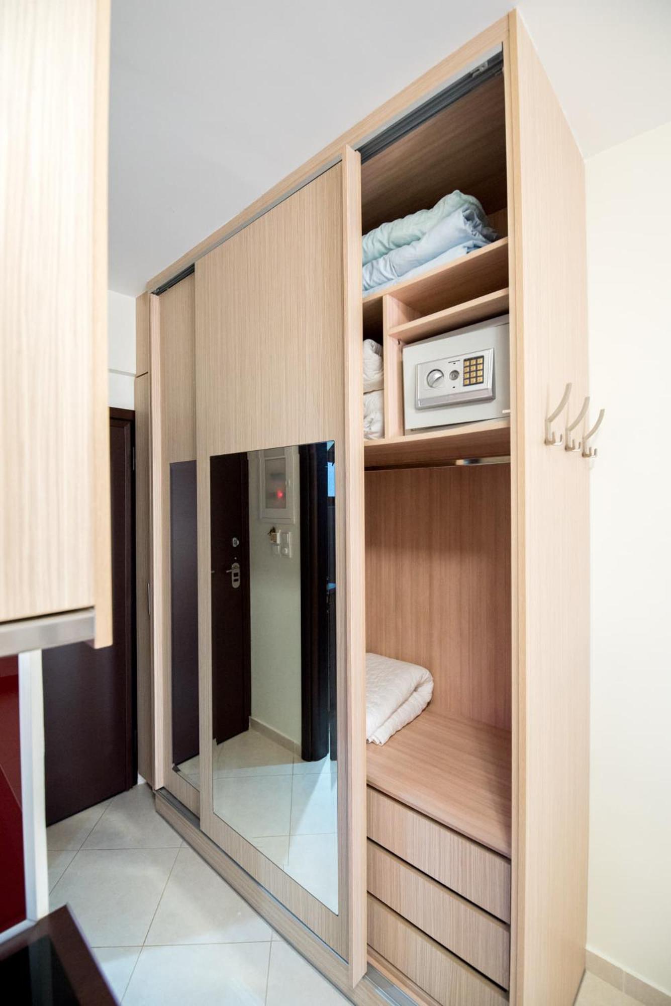 Double or Twin Room with Side Sea View photo 2