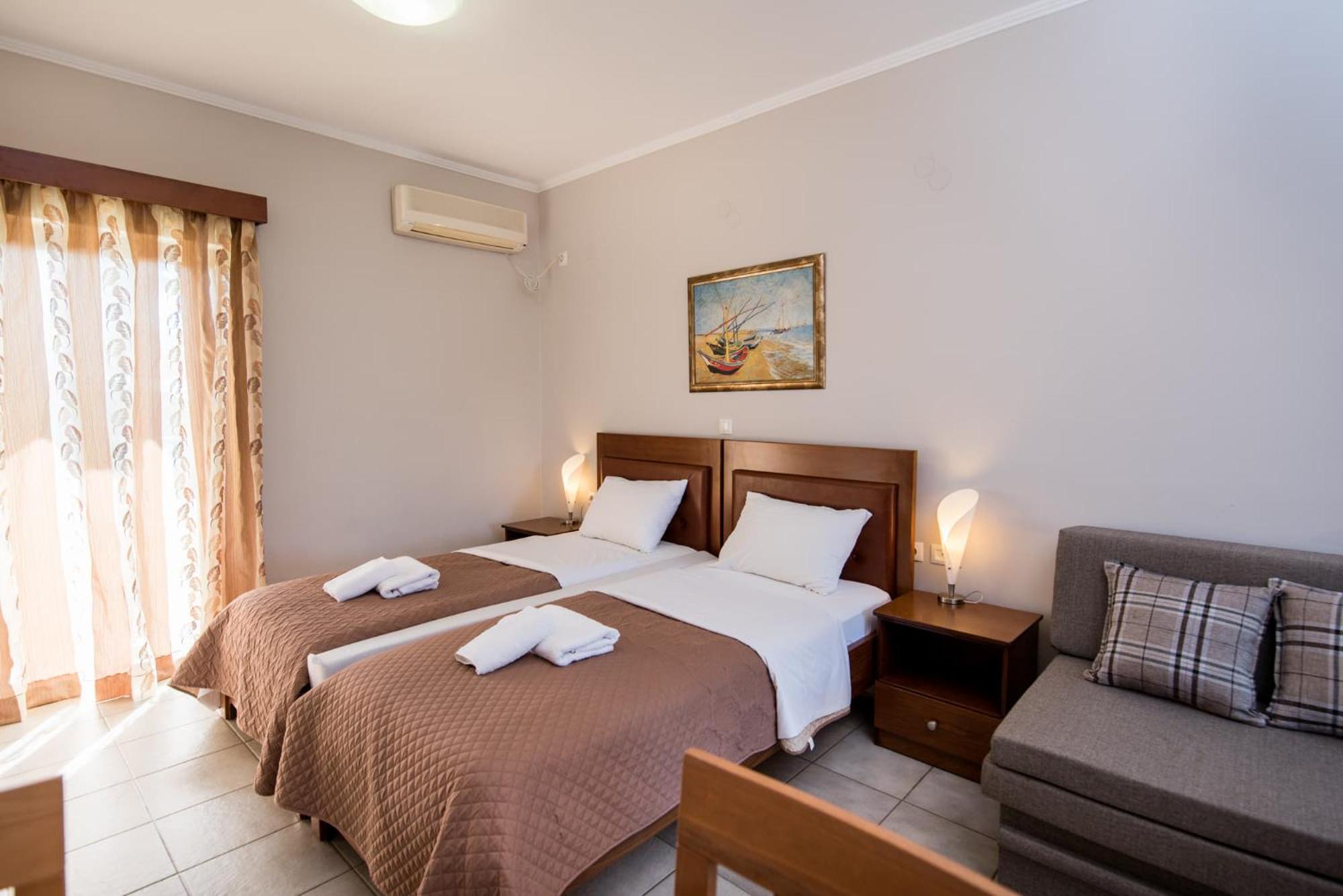 Double or Twin Room with Side Sea View photo 3
