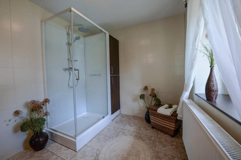 Five-Bedroom House photo 2