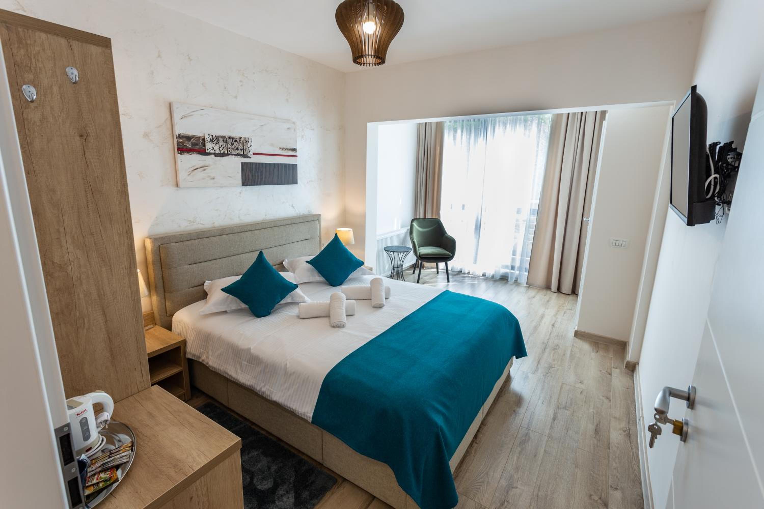 Queen Room with Balcony photo 2
