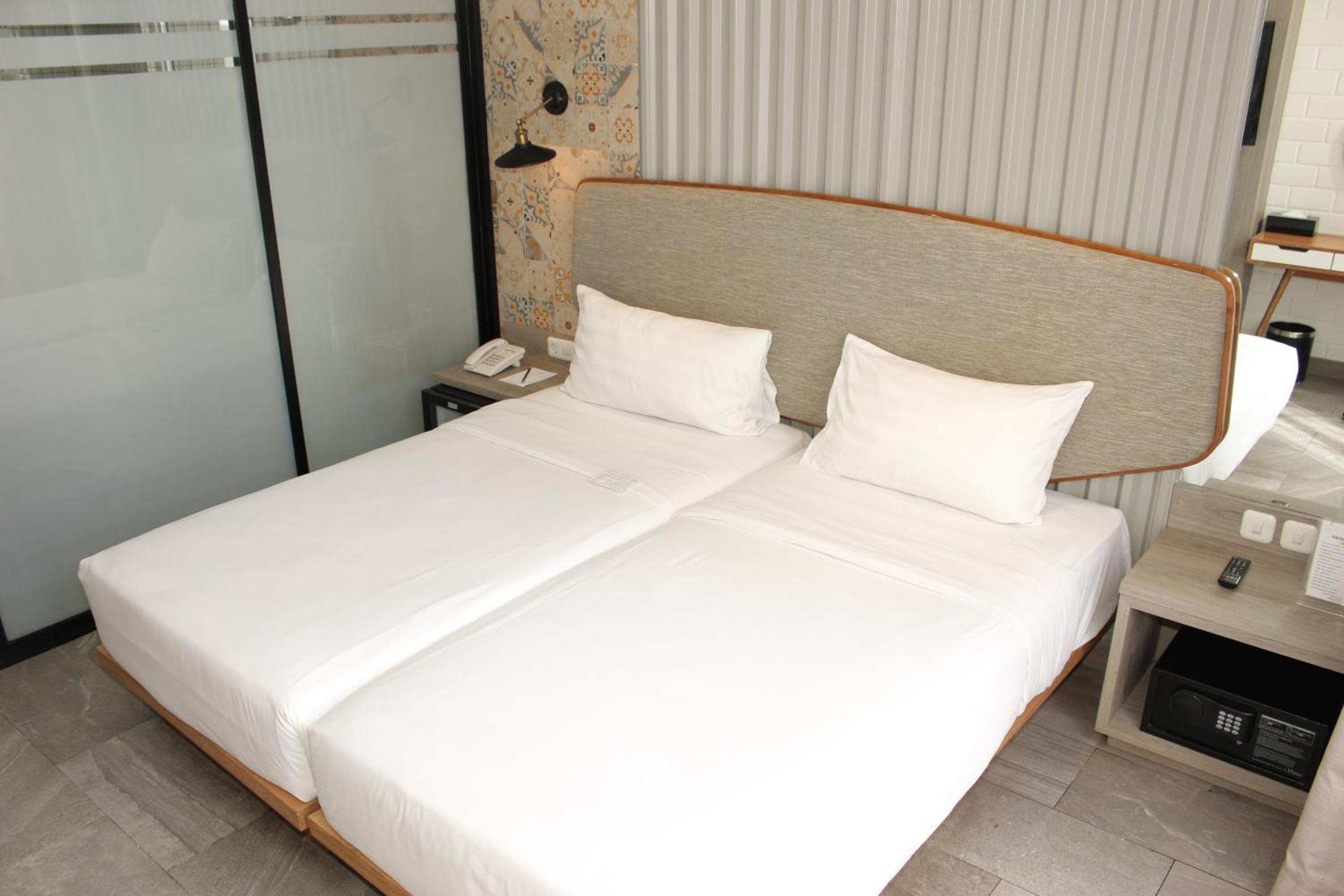 Business Twin Room - Photo 1