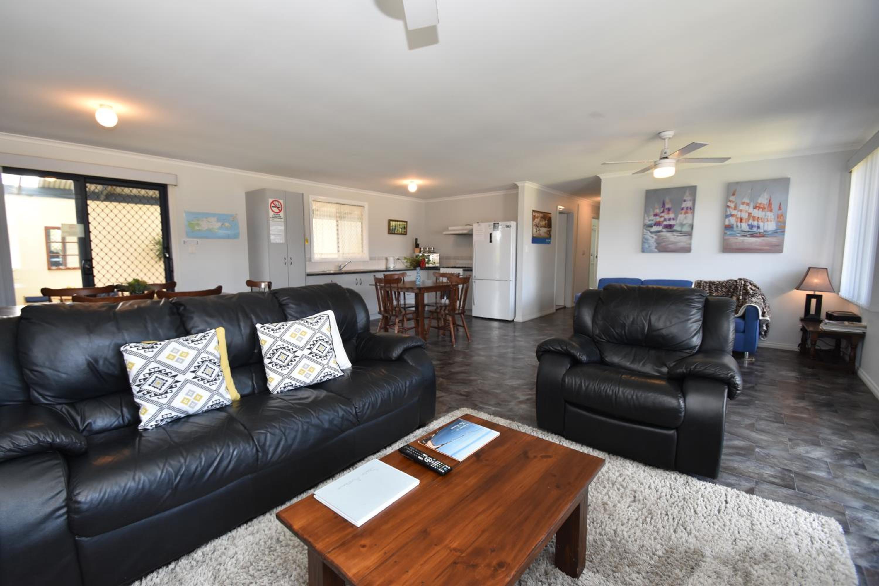 Four-Bedroom House photo 3