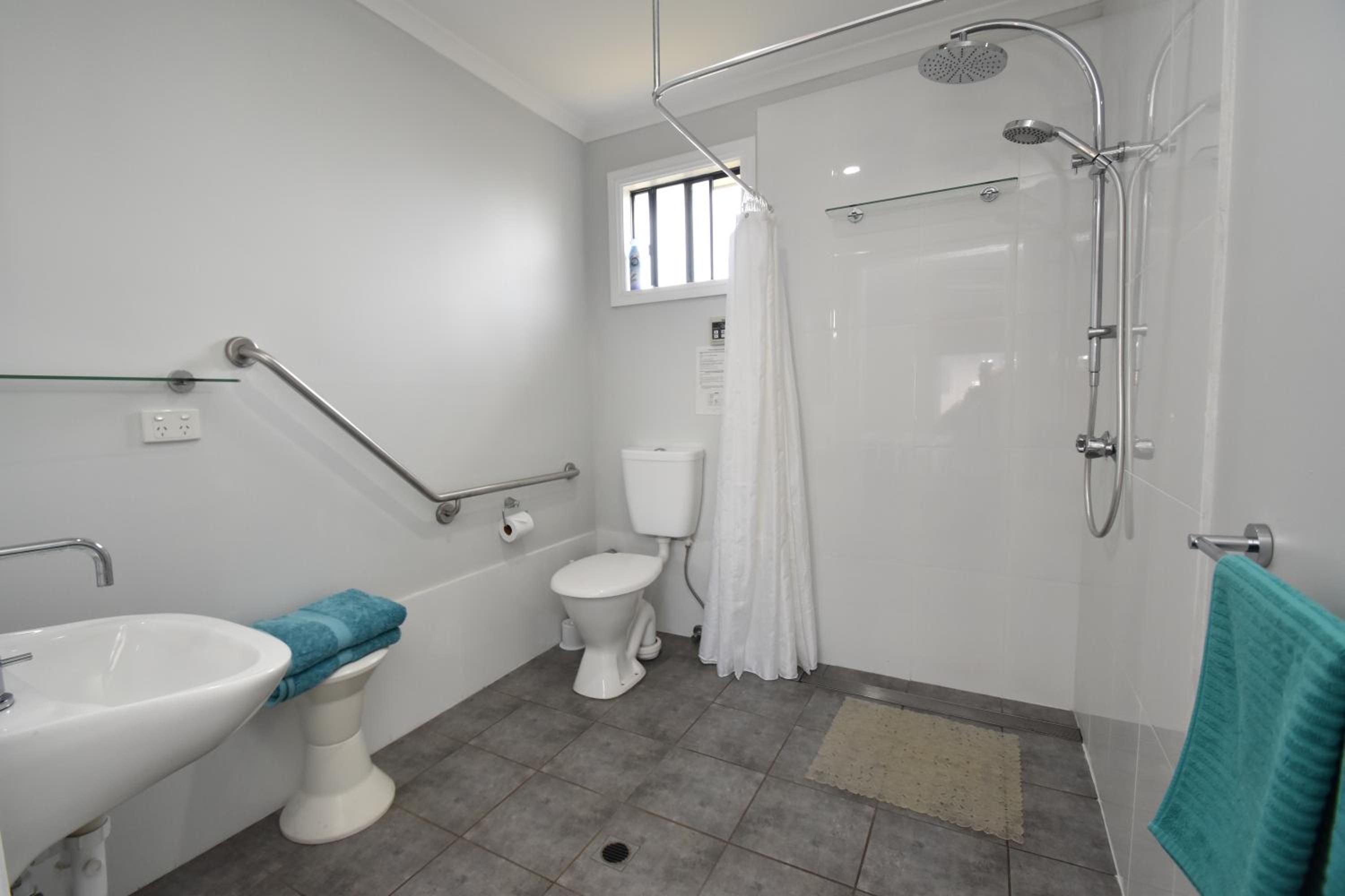 Four-Bedroom House photo 2