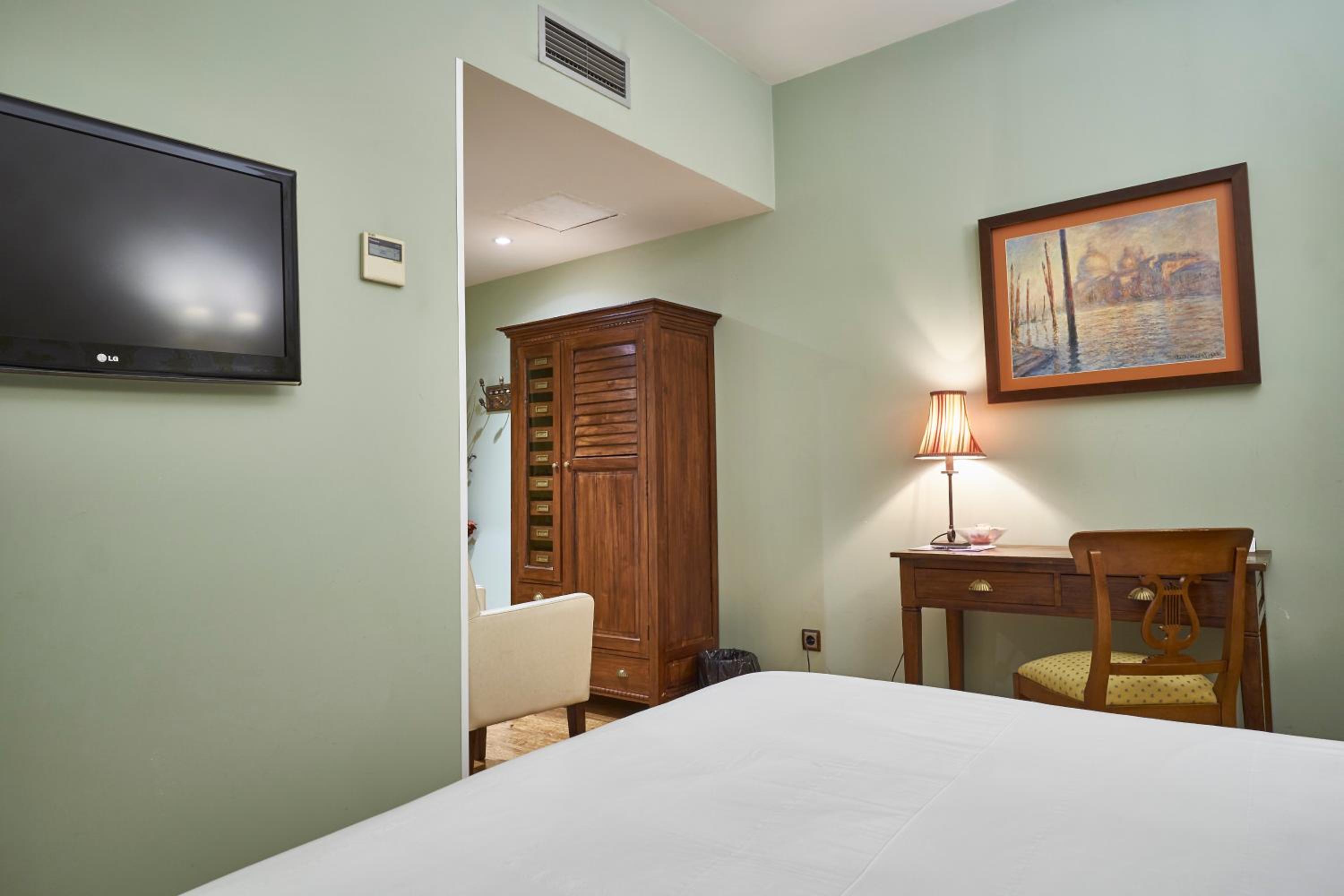 Double Room - Photo 2