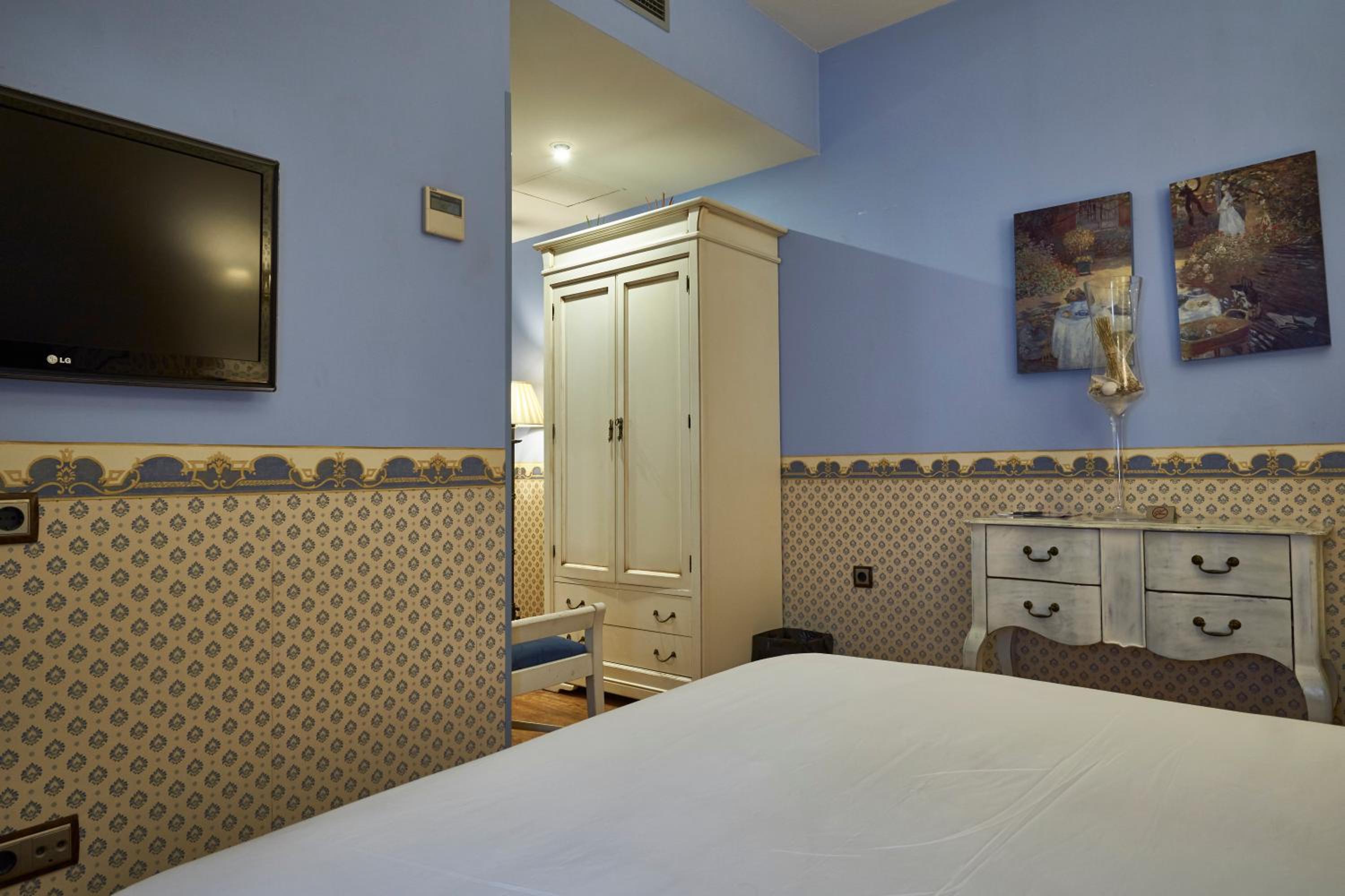 Double Room - Photo 3
