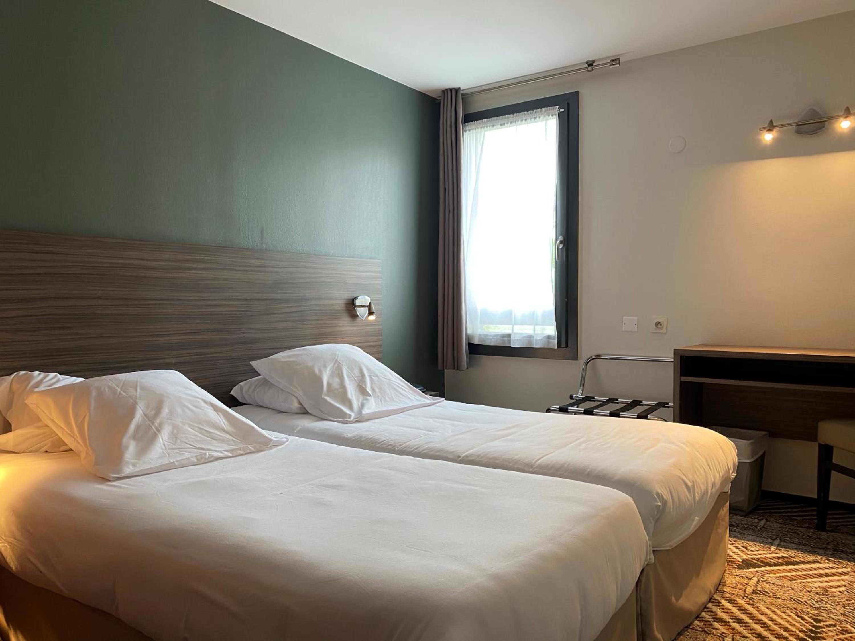 Twin Room - Photo 2