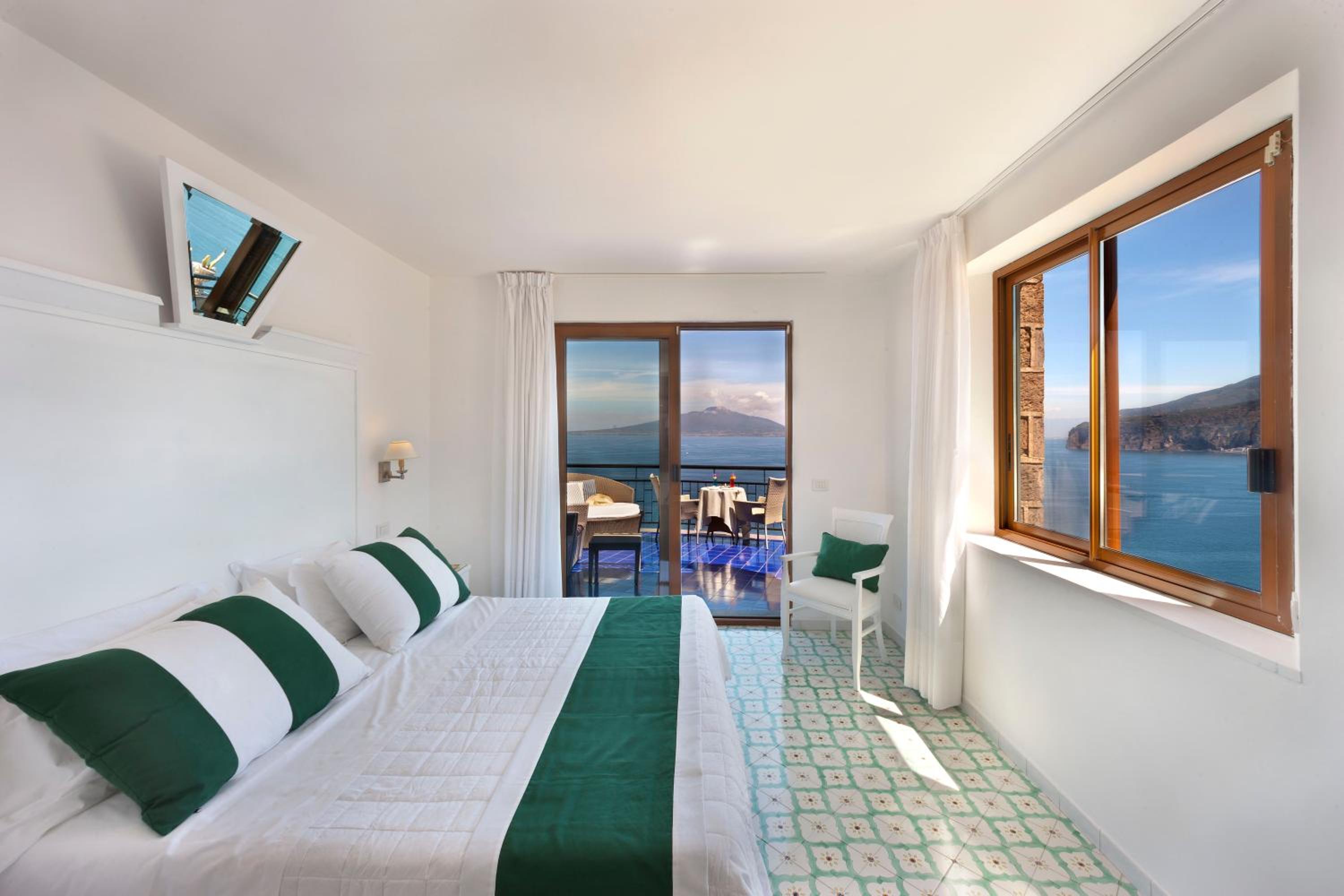 Junior Suite with Balcony and Sea View - Photo 7