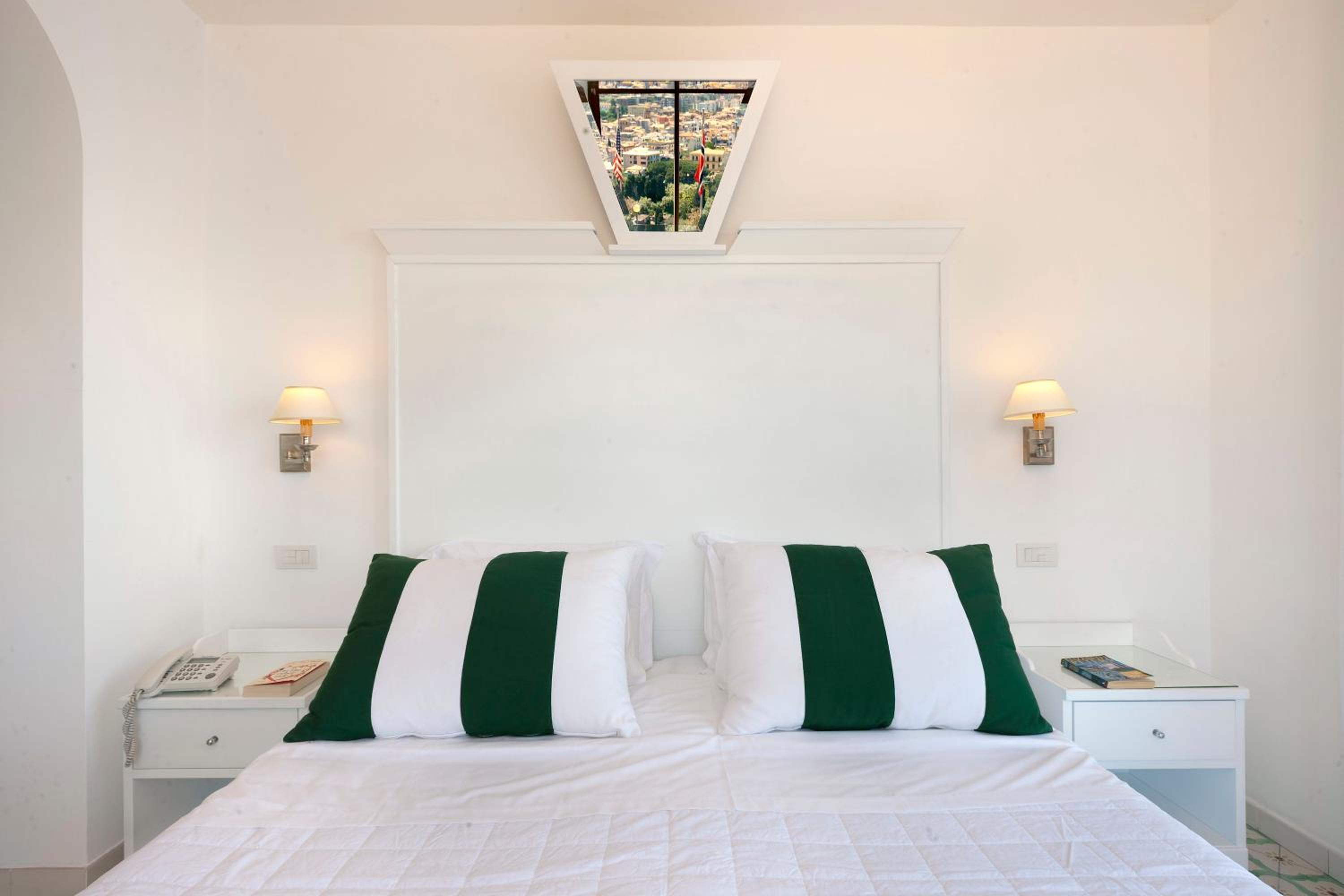 Junior Suite with Balcony and Sea View - Photo 8