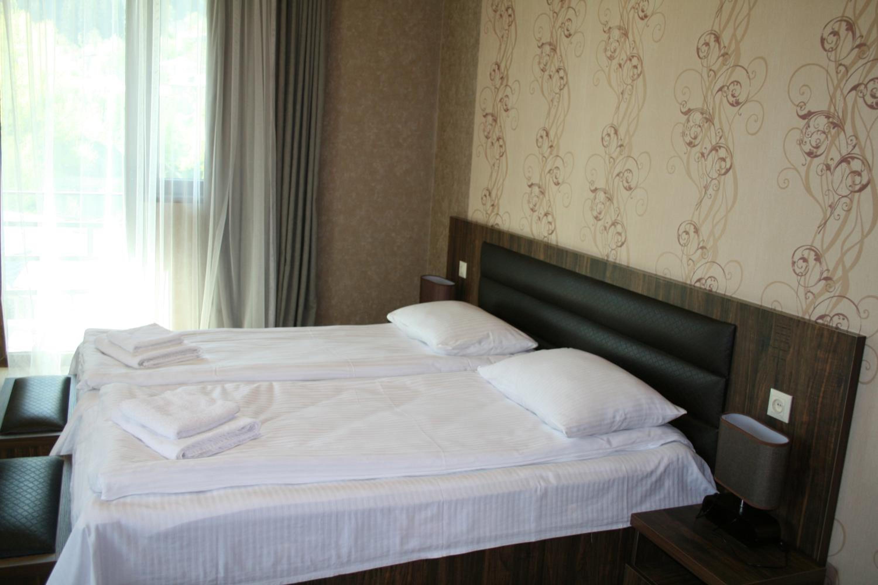 Standard Double or Twin Room with Balcony - Photo 5