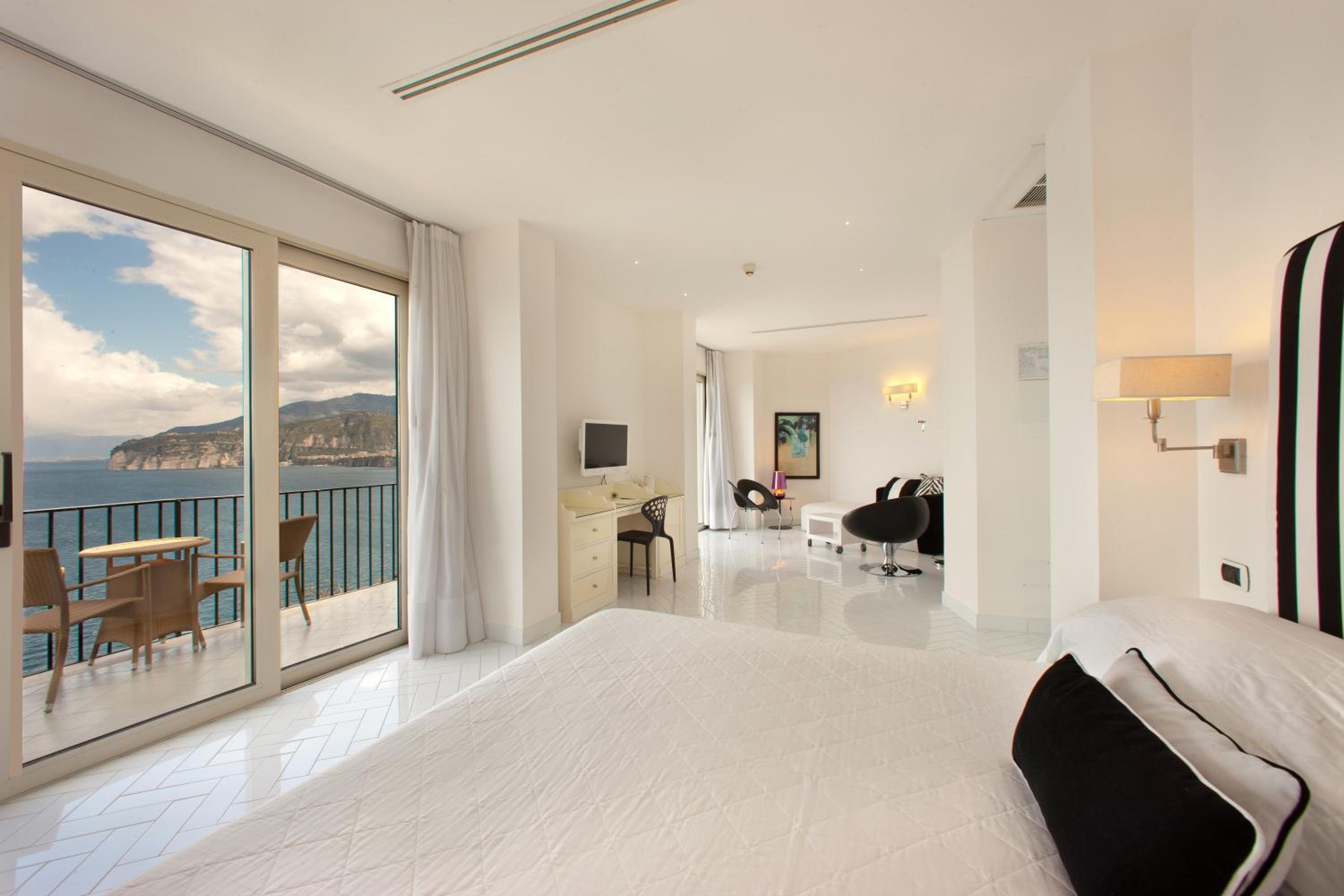 Suite with Spa Bath - Photo 17