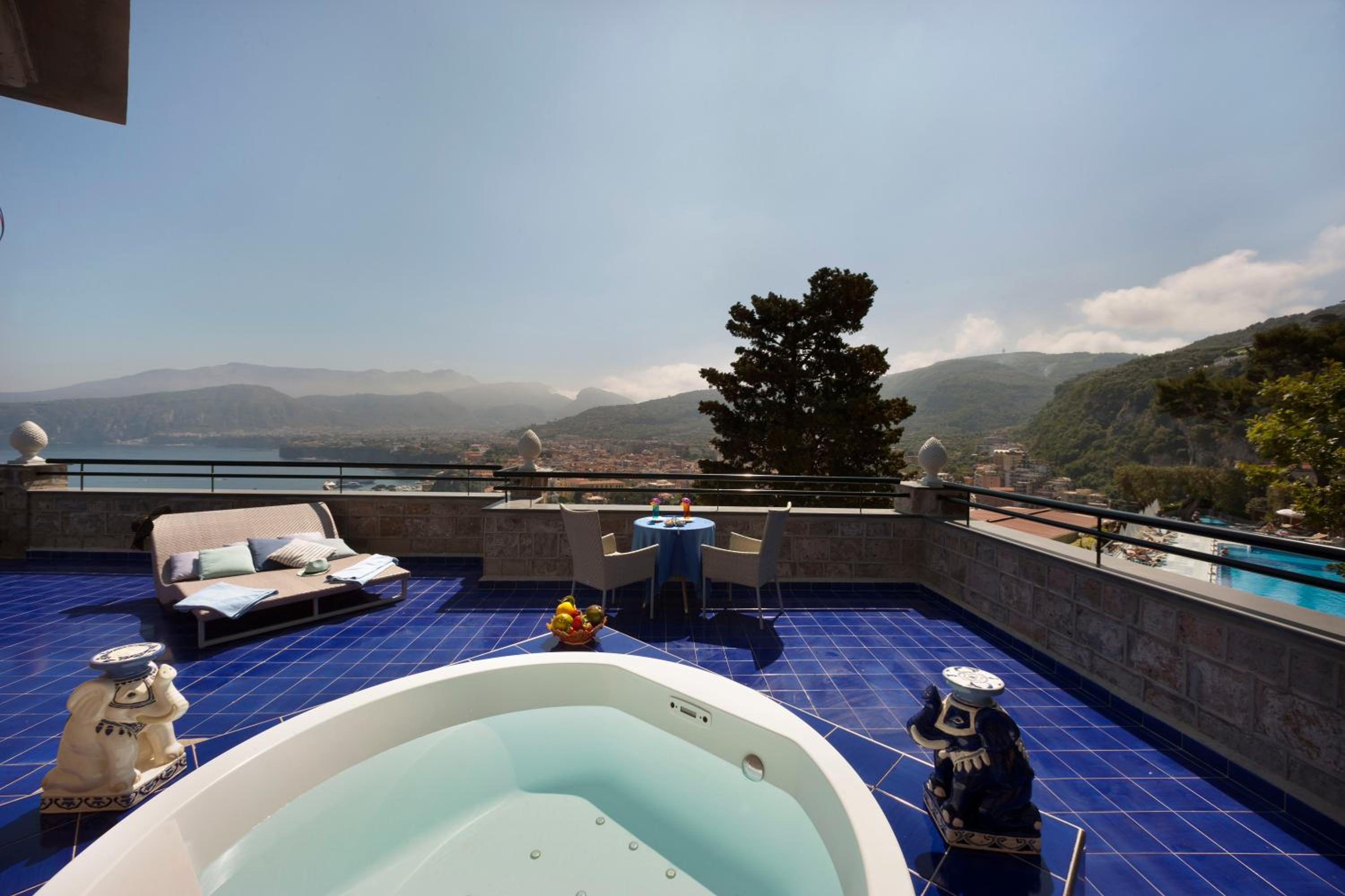 Suite with Spa Bath - Photo 12