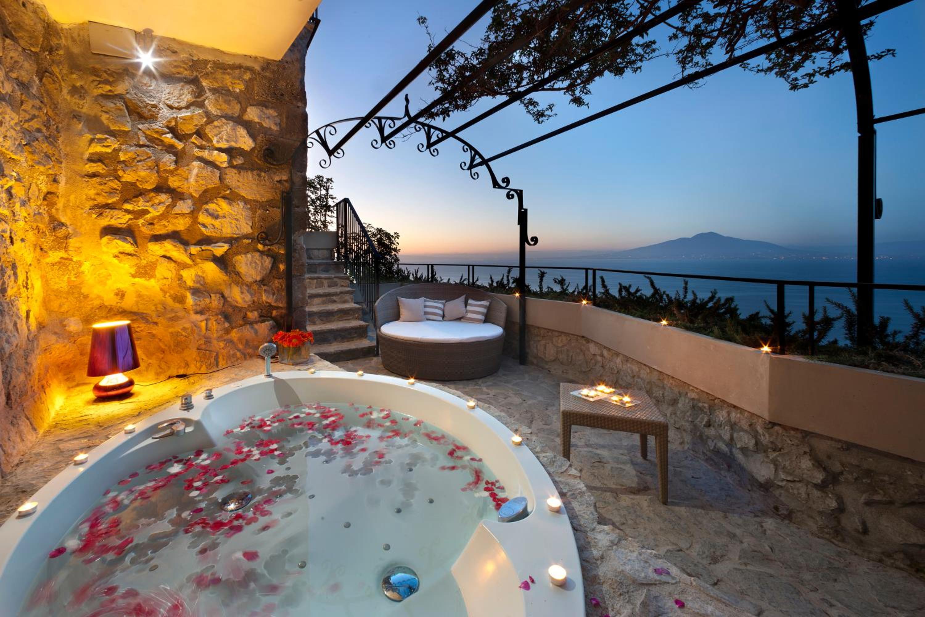 Suite with Spa Bath - Photo 15