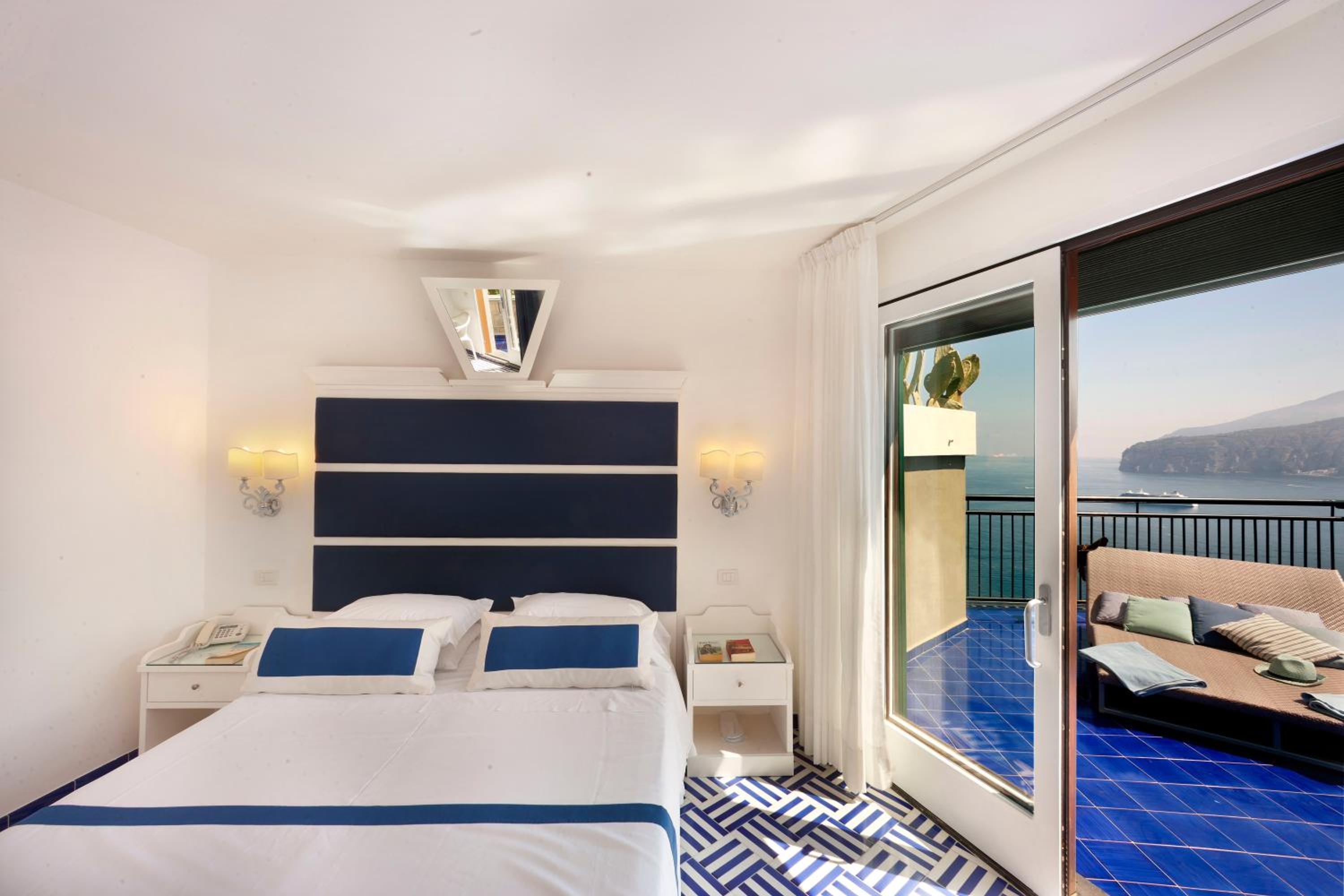 Suite with Spa Bath - Photo 3