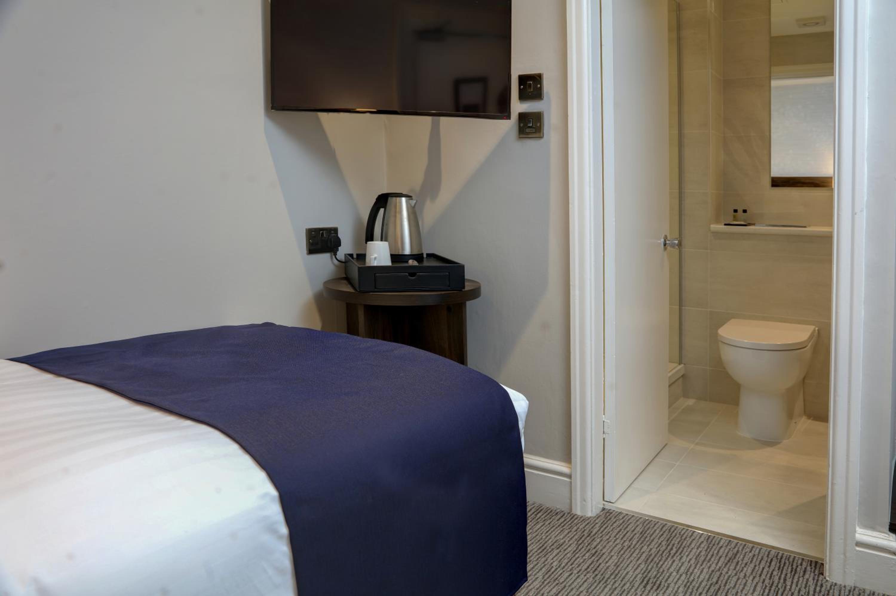 Single Room - Photo 2