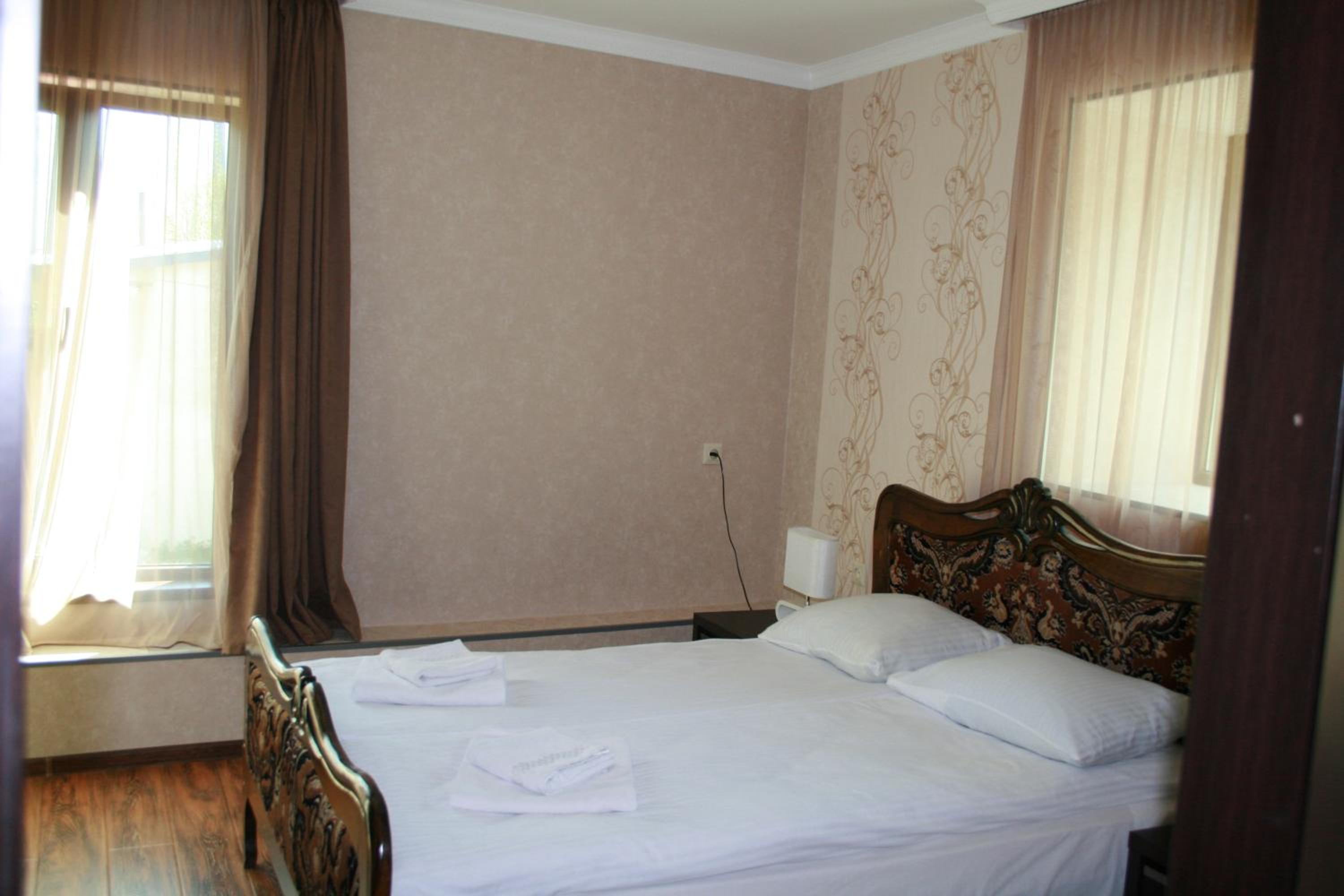 Standard Double Room - Photo 8