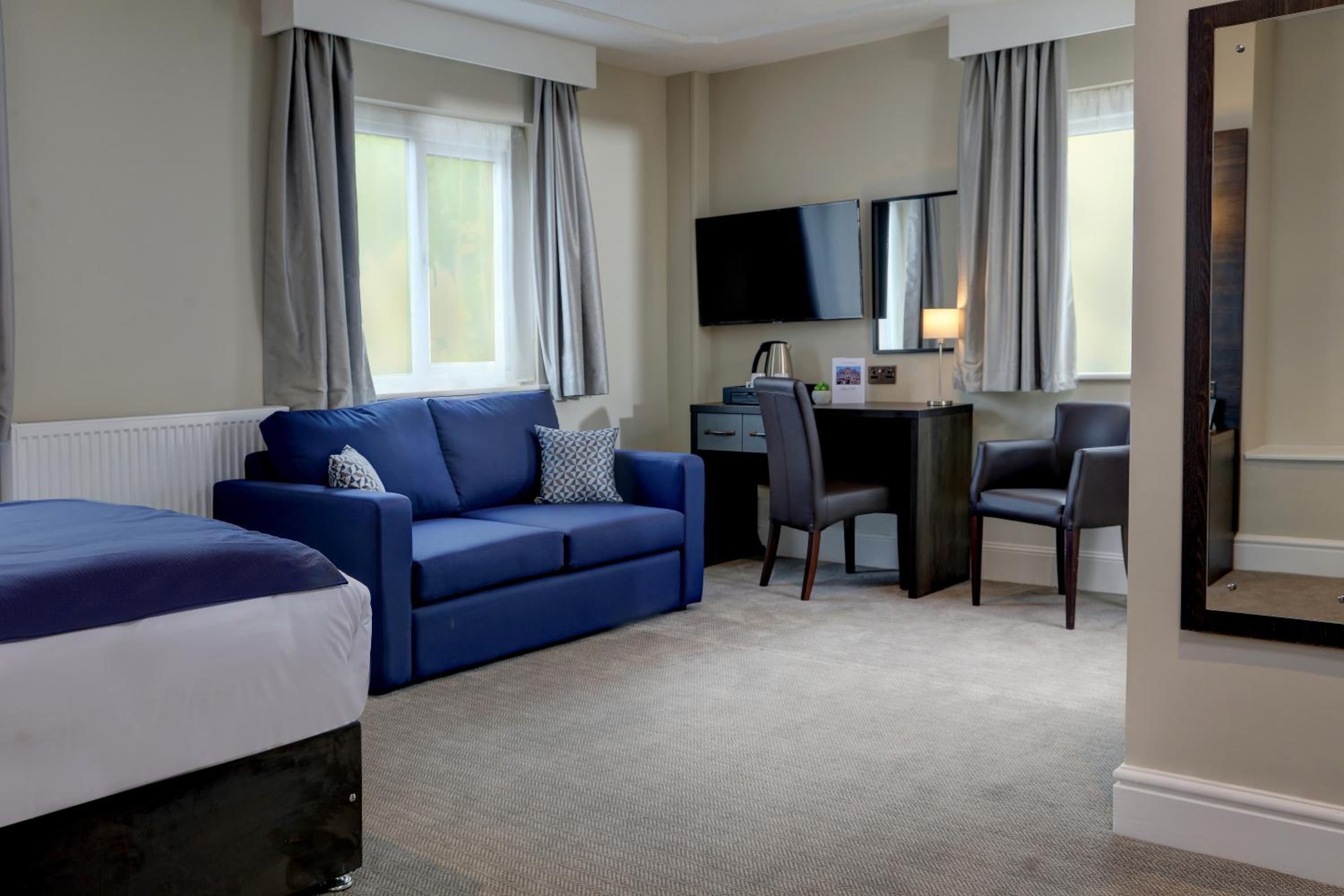 King Suite - Non-Smoking - Photo 28