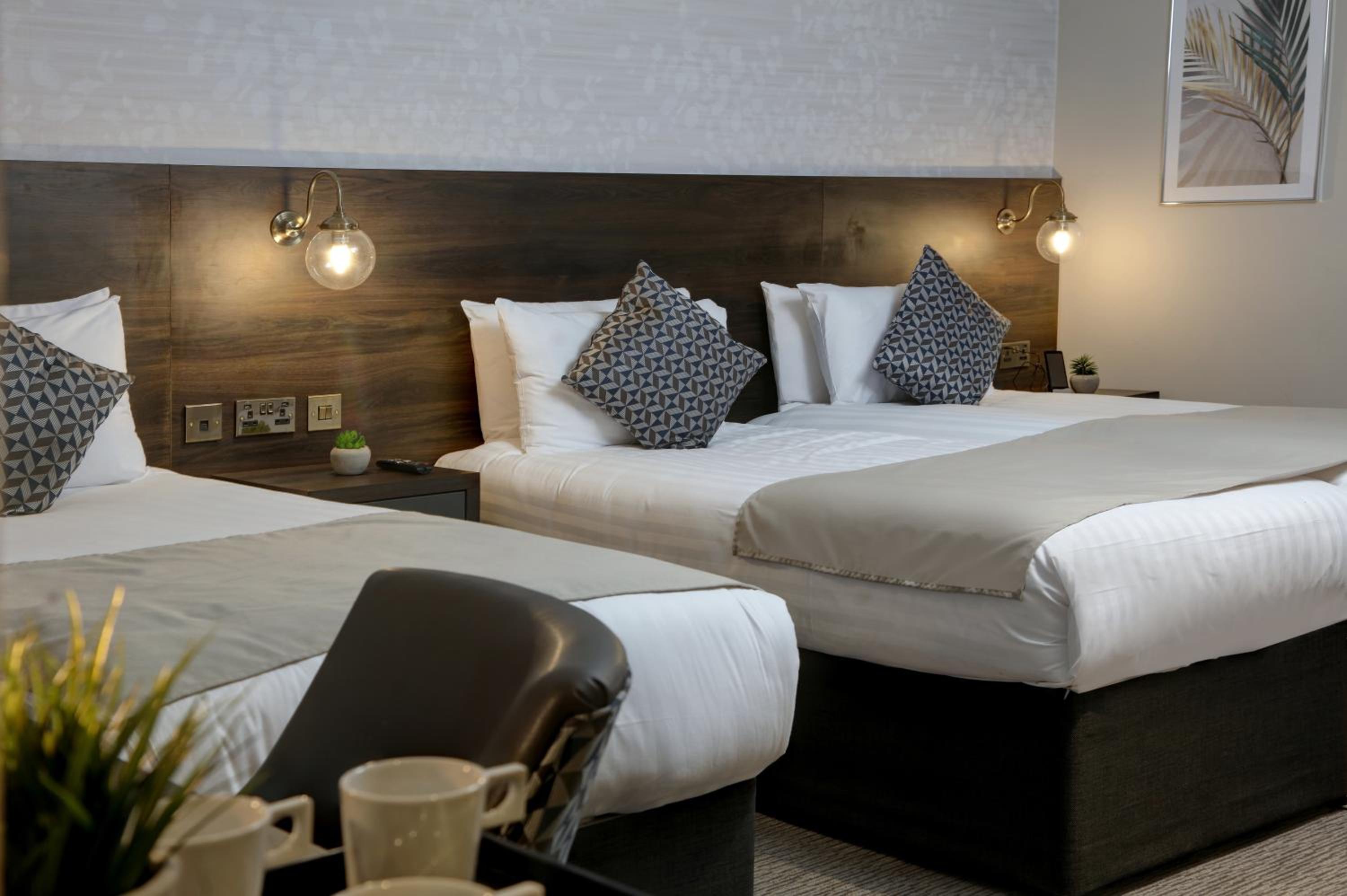King Suite with Two King Beds - Non-Smoking - Photo 7