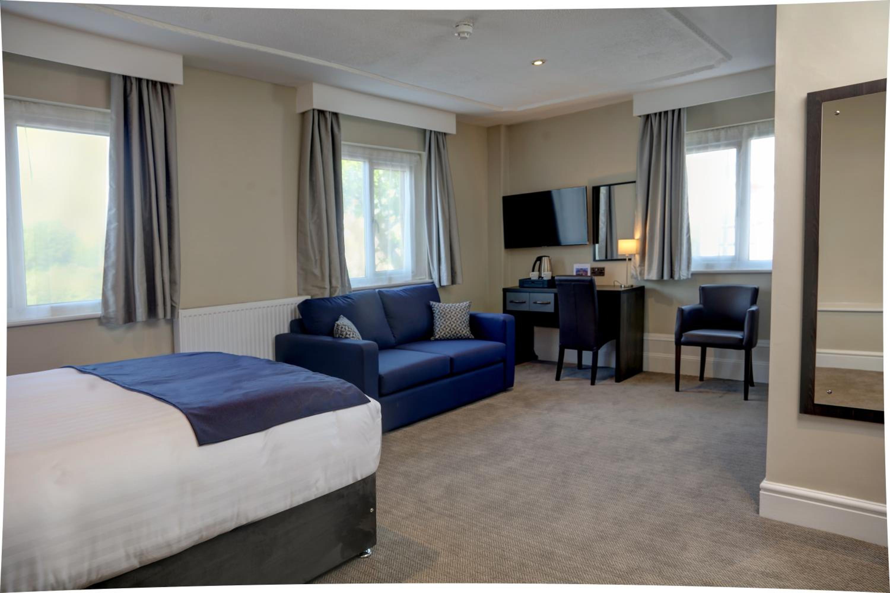 King Suite - Non-Smoking - Photo 18