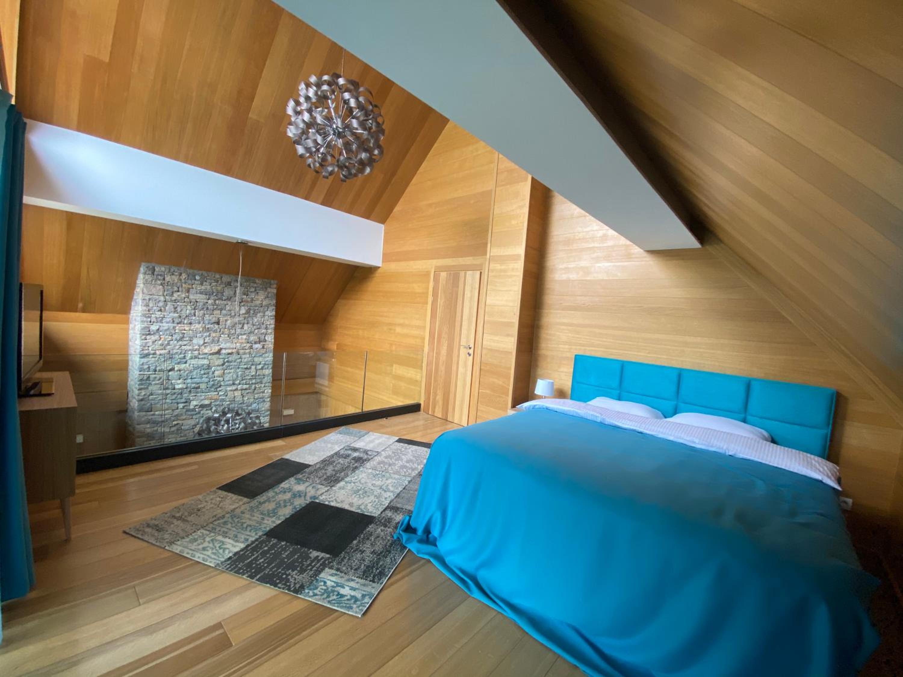 Three-Bedroom Apartment - Photo 11